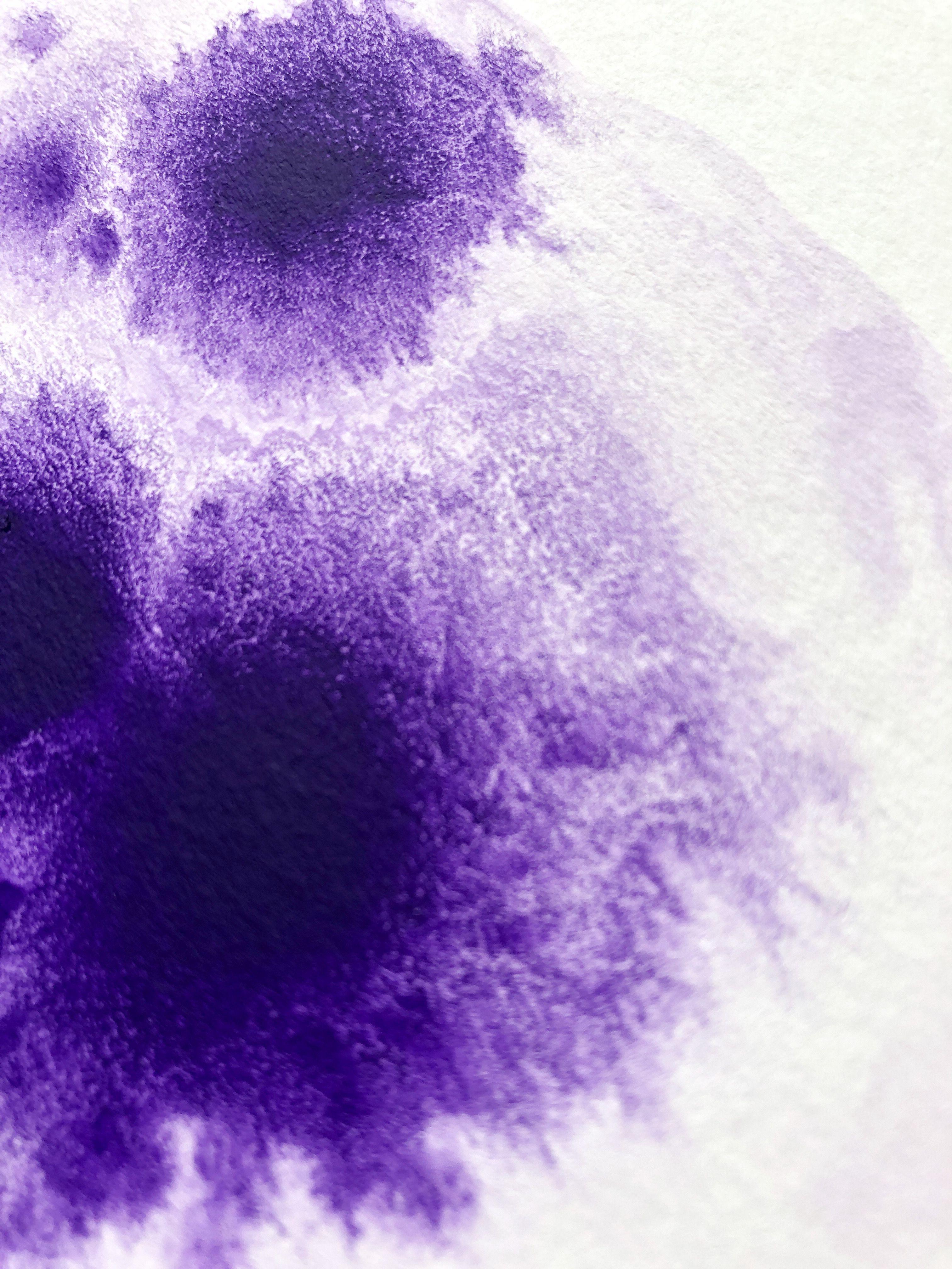 Nebulosa púrpura, Pintura, Acrílico sobre papel de acuarela - Abstract Painting Gris de Lisa Bolin