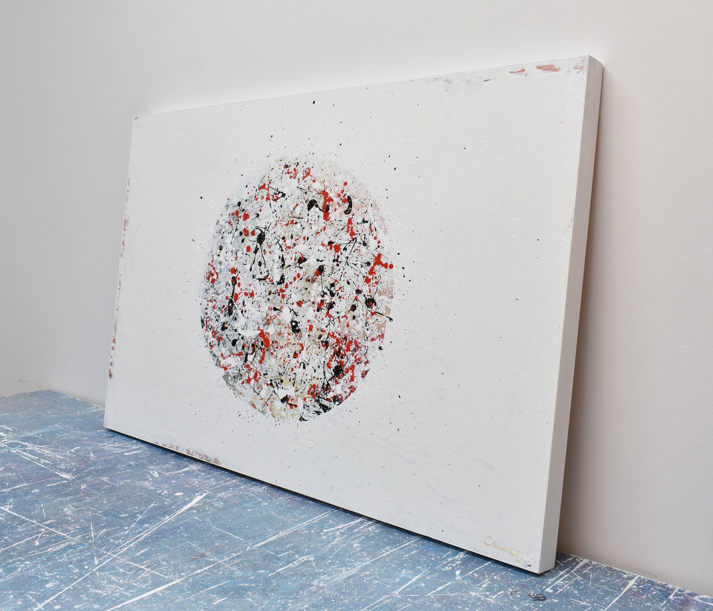 Ricochet ist ein abstraktes Gemälde auf Holzplatte. Es entstand durch Auftragen von Acrylfarbe in Rot, Beige, Grau und Schwarz auf einem strukturierten weißen Hintergrund. Es wurden Acrylfarben in Profiqualität mit hochwertigen Farbpigmenten und