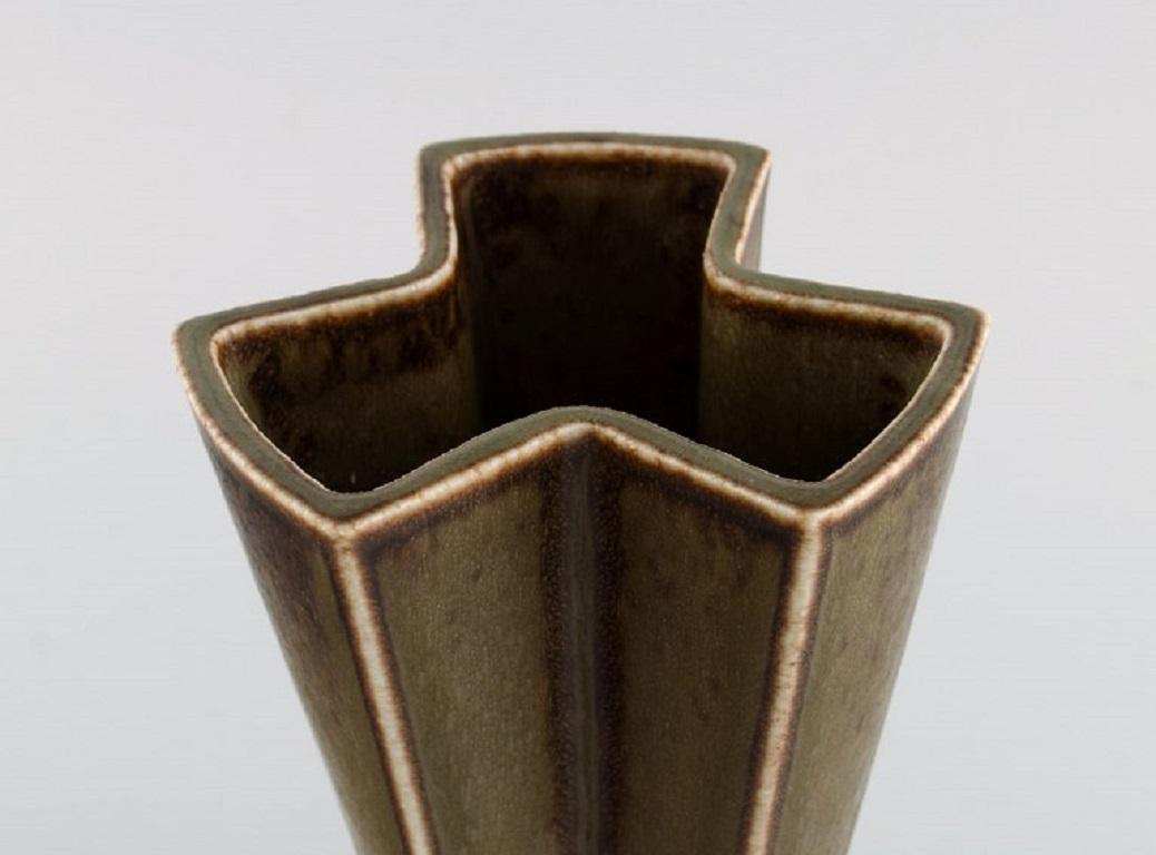 Scandinavian Modern Lisa Engquist (1914-1989) for Bing and Grøndahl. Cubist vase in glazed stoneware For Sale