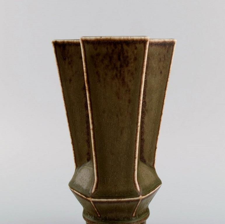 Glazed Lisa Engquist (1914-1989) for Bing and Grøndahl. Cubist vase in glazed stoneware For Sale