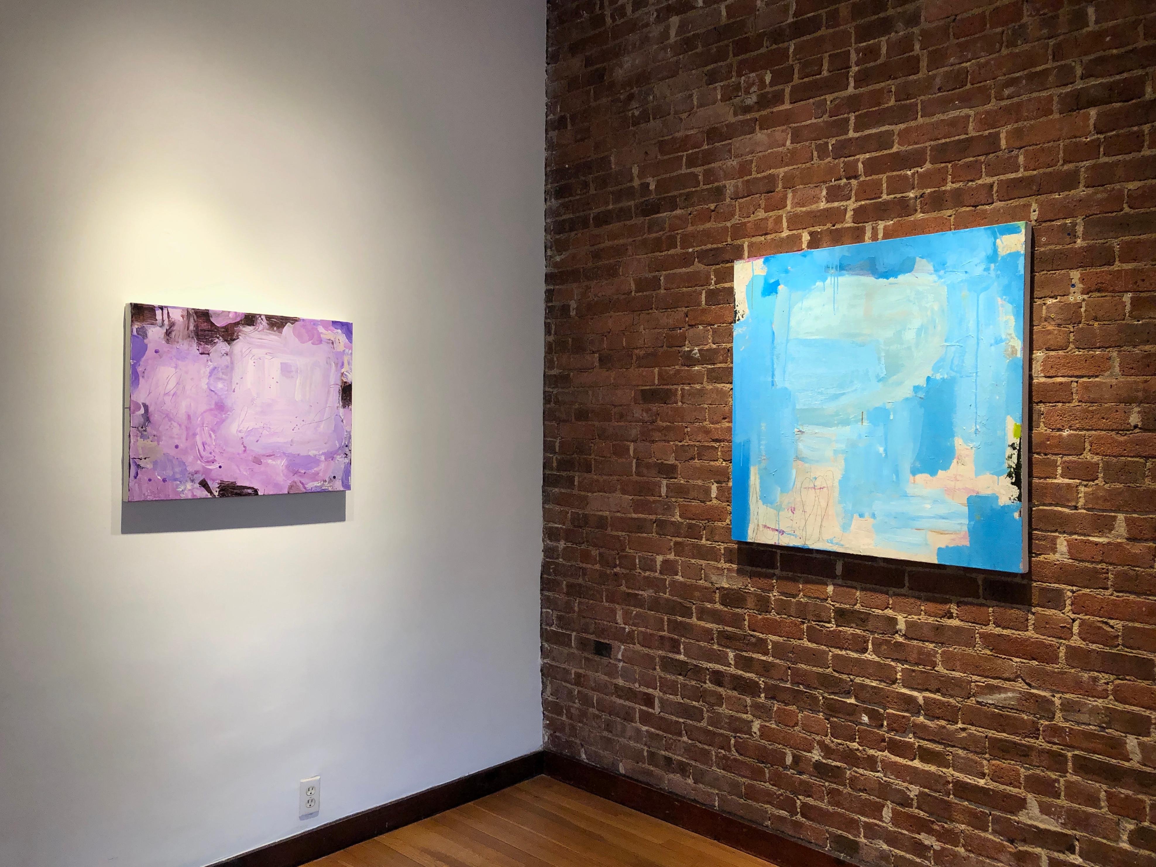 Cool in the City, quadro astratto blu su tela - Painting di Lisa Fellerson