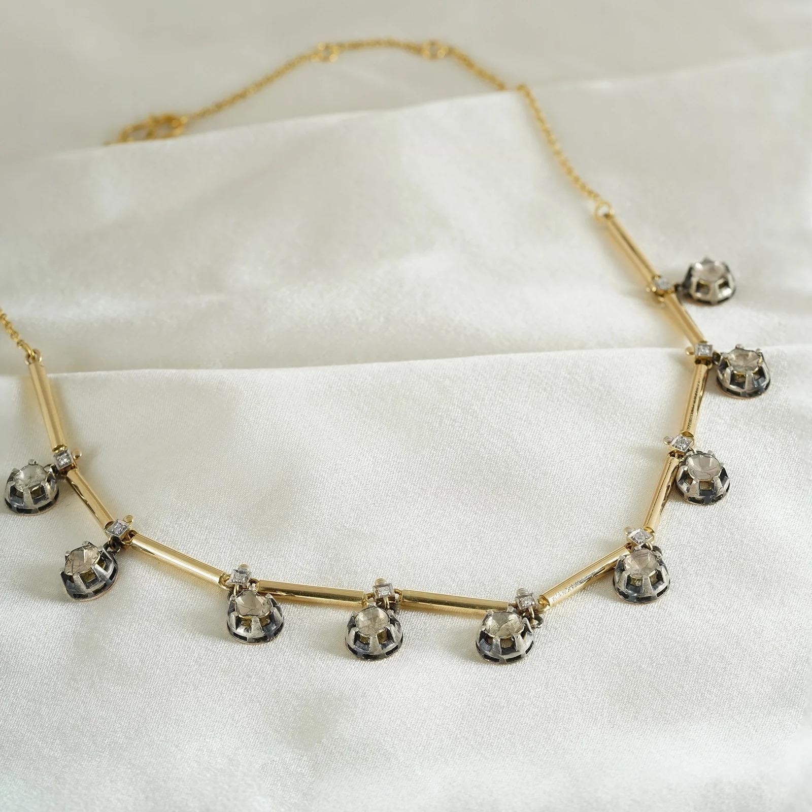 Lisa Gold und ungeschliffener Diamant Halskette (Brillantschliff) im Angebot