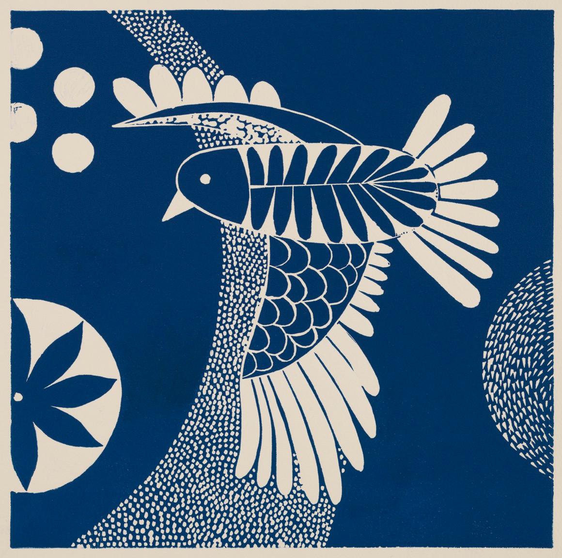 „Schüttelnd und scherzend I“  Folk inspirierter blauer/weißer Linoleumdruck eines Vogels – Print von Lisa Houck