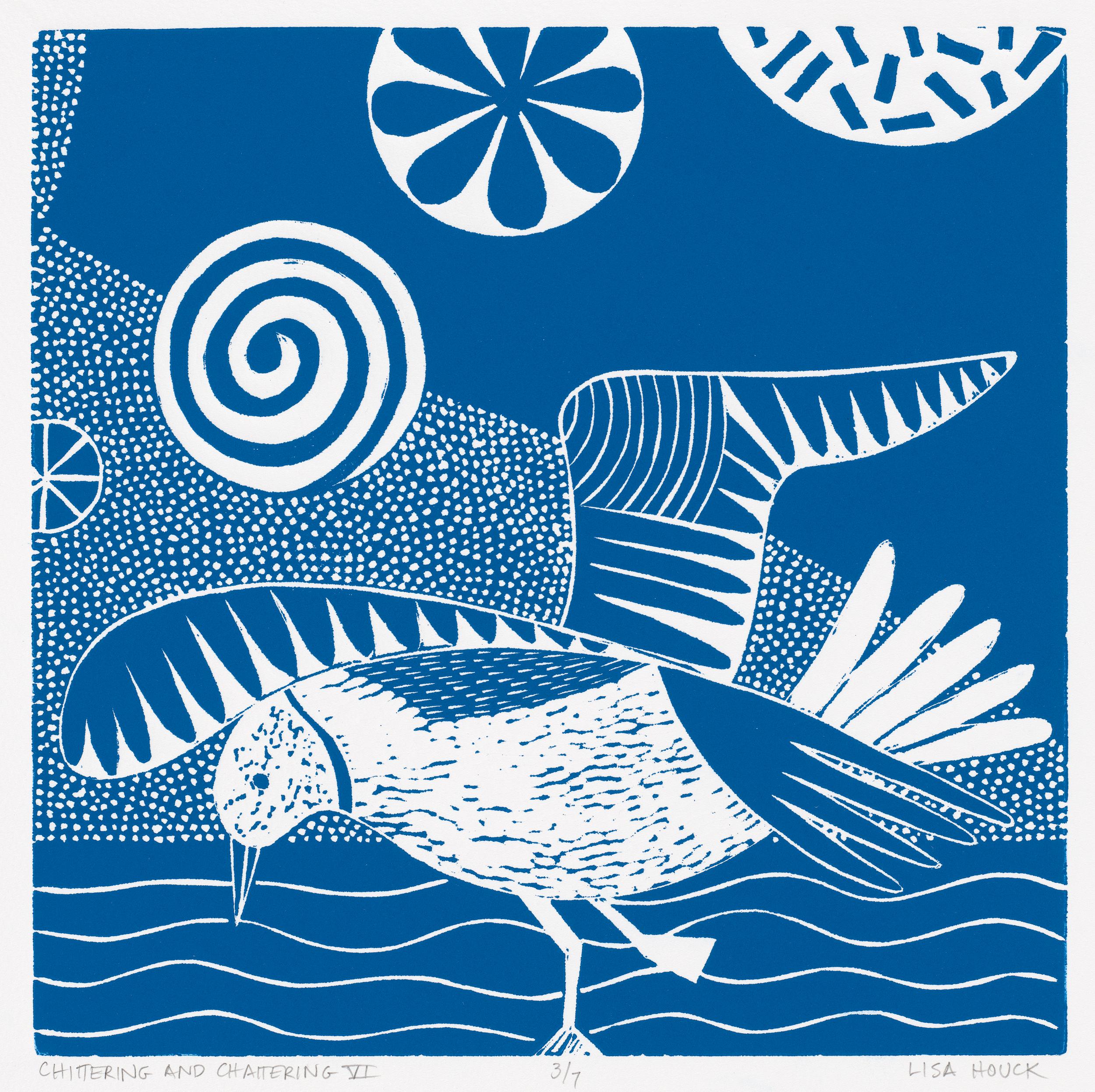Lisa Houck Animal Print – „Chittering & Chattering VI“  Volksdruck aus leuchtend blauem/weißem Linoleum mit Vogelblockmuster