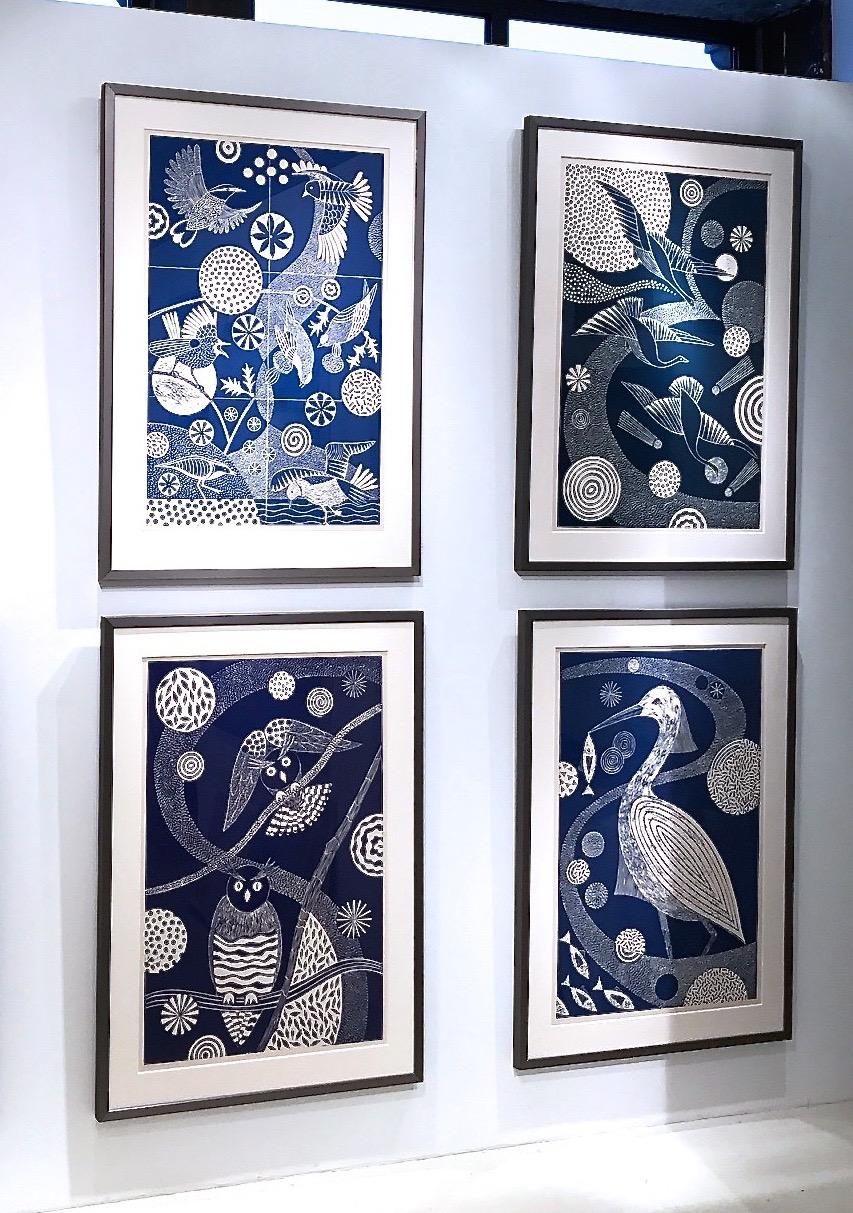 „Dipping and Diving“   Folk inspirierter Linoleum-Blockdruck von Enten in Blau/Weiß im Angebot 7