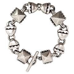 Lisa Jenks Quadratisches und dreieckiges Gliederarmband aus Sterlingsilber mit Perlen