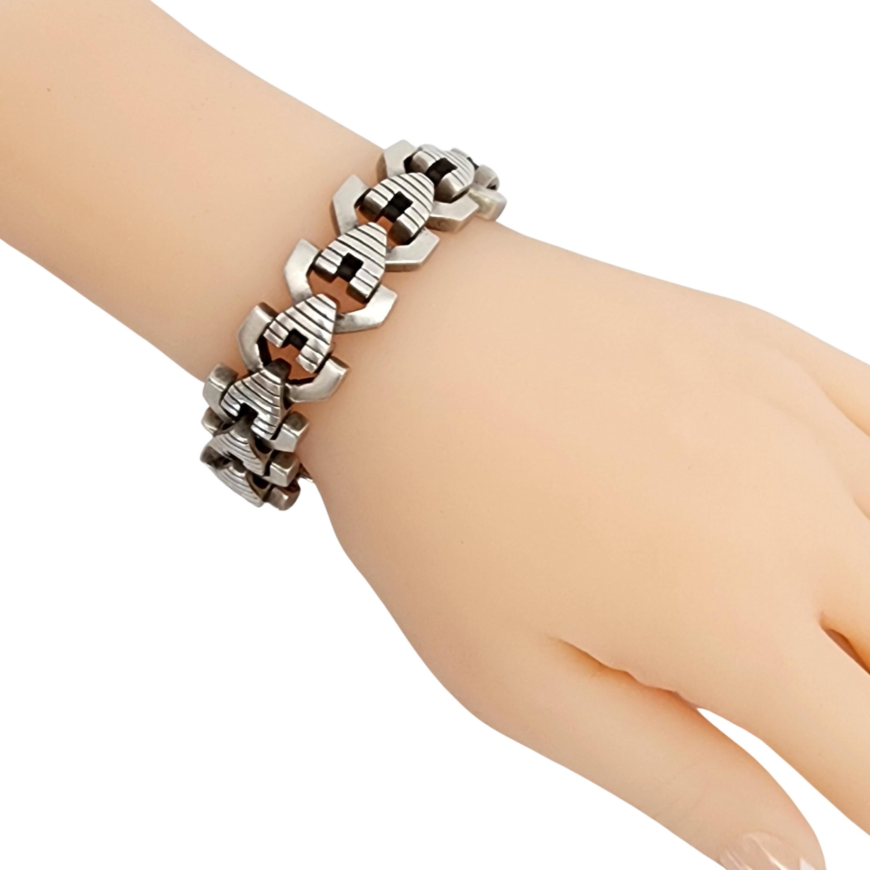 Lisa Jenks Sterling Silver Wide Arrow Link Toggle Bracelet For Sale 2