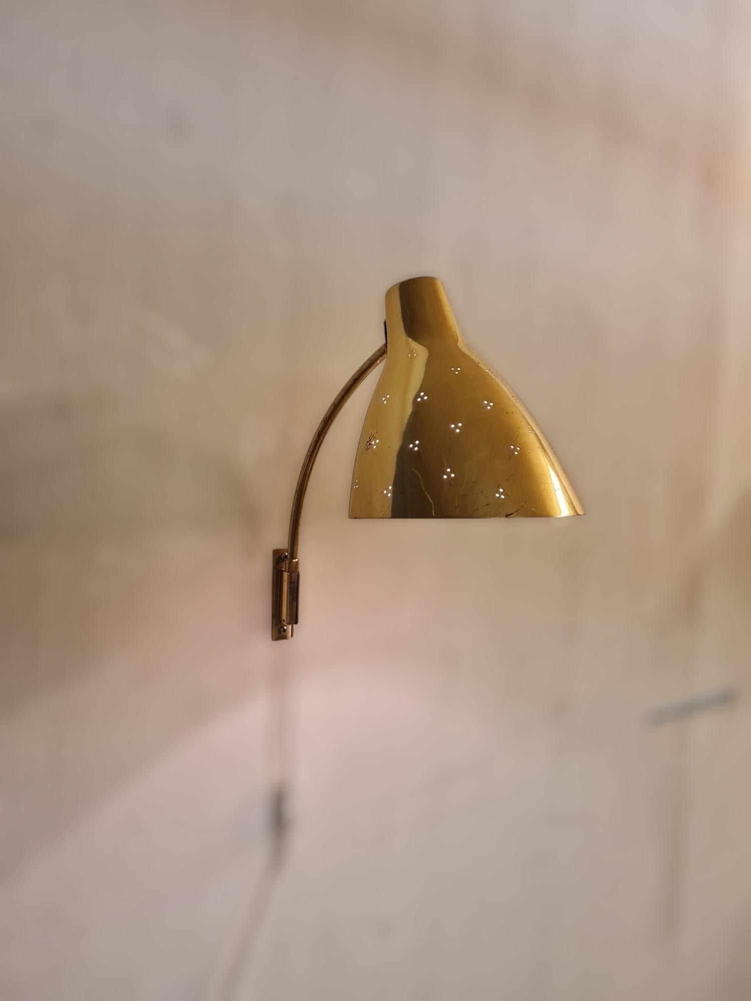 Lisa Johansson-Papé Adjustable Wall Lamp 50-055 in Perfortated Brass, Orno 1950s For Sale 4