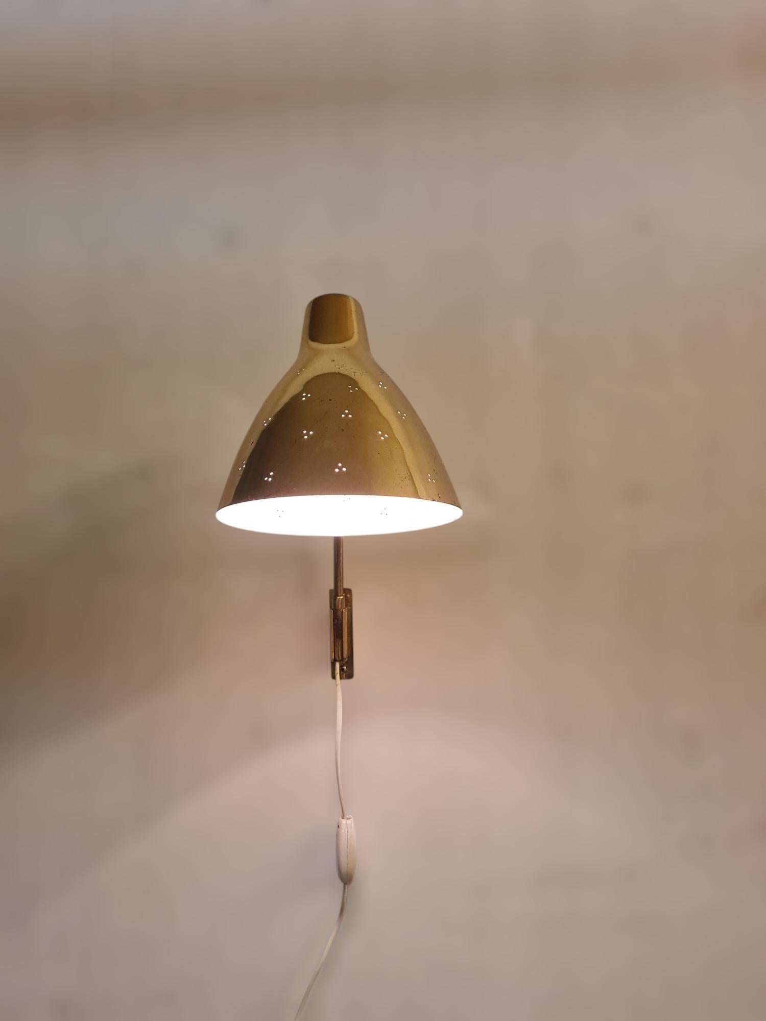 Lisa Johansson-Papé Adjustable Wall Lamp 50-055 in Perfortated Brass, Orno 1950s For Sale 5