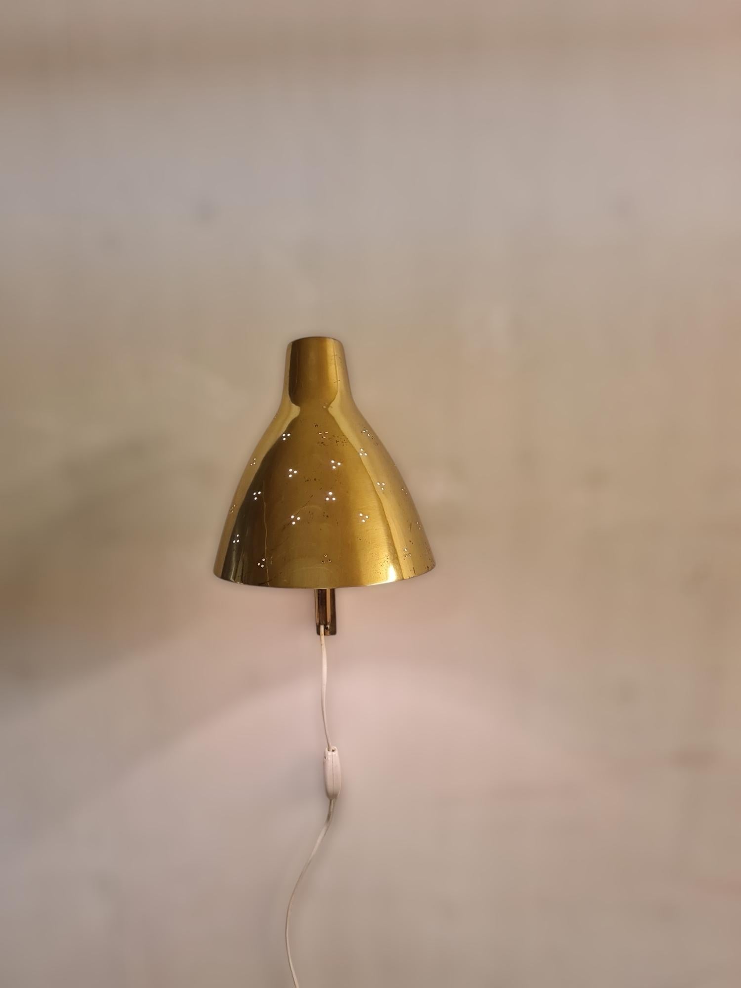 Lisa Johansson-Papé Adjustable Wall Lamp 50-055 in Perfortated Brass, Orno 1950s For Sale 6
