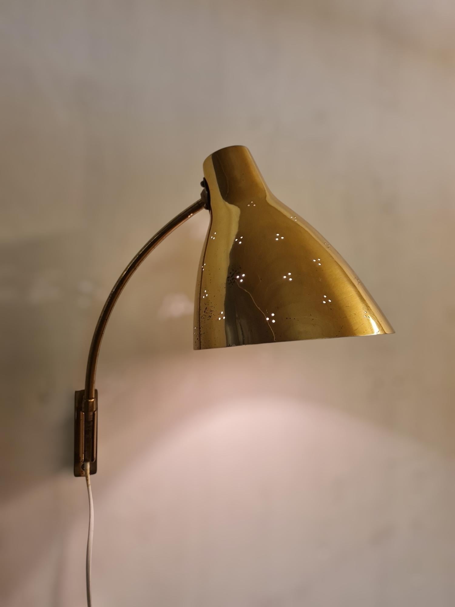 Mid-20th Century Lisa Johansson-Papé Adjustable Wall Lamp 50-055 in Perfortated Brass, Orno 1950s For Sale