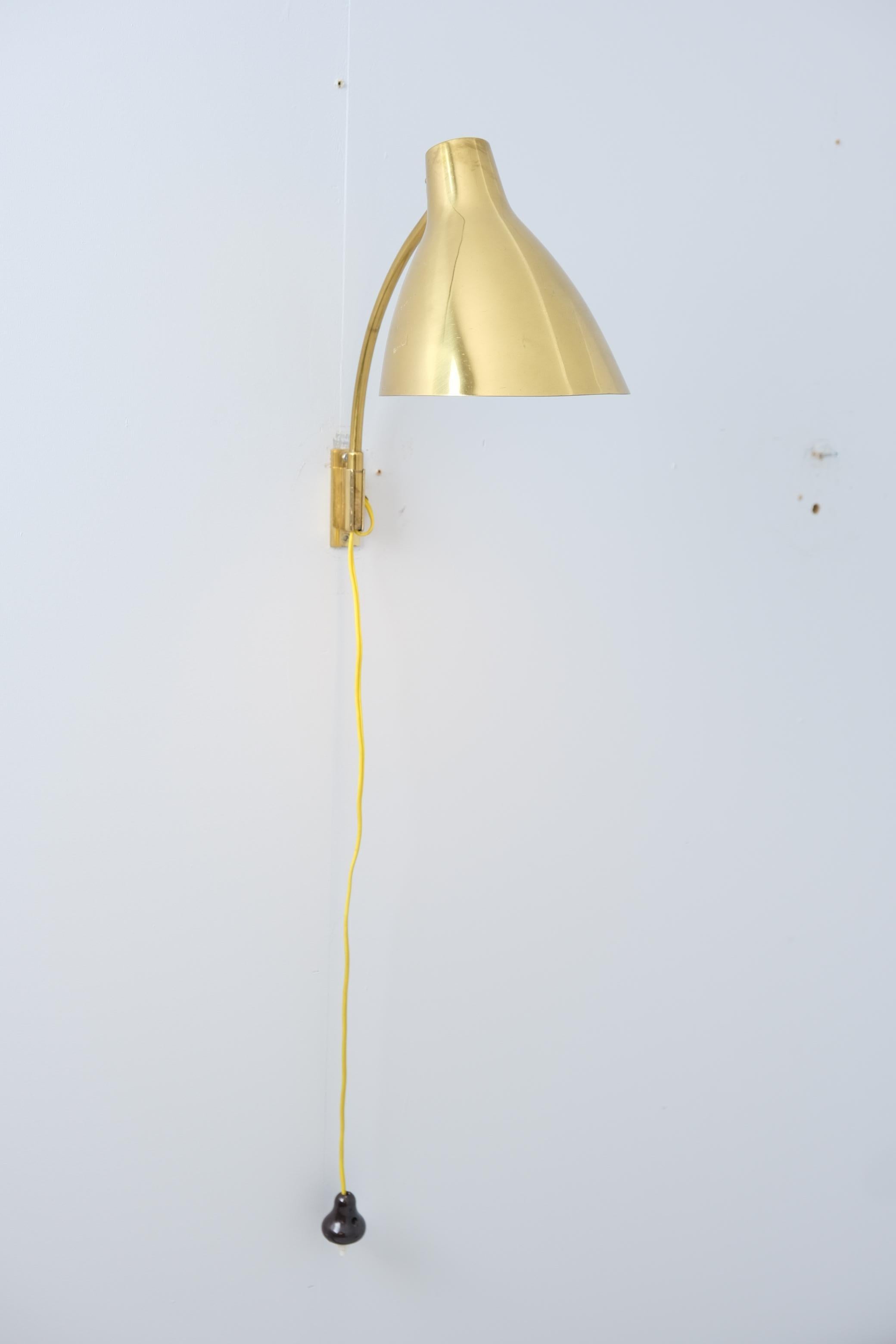 Lisa Johansson-Papé Lampada da parete regolabile 50-055 in ottone massiccio, Orno 1950s in vendita 5