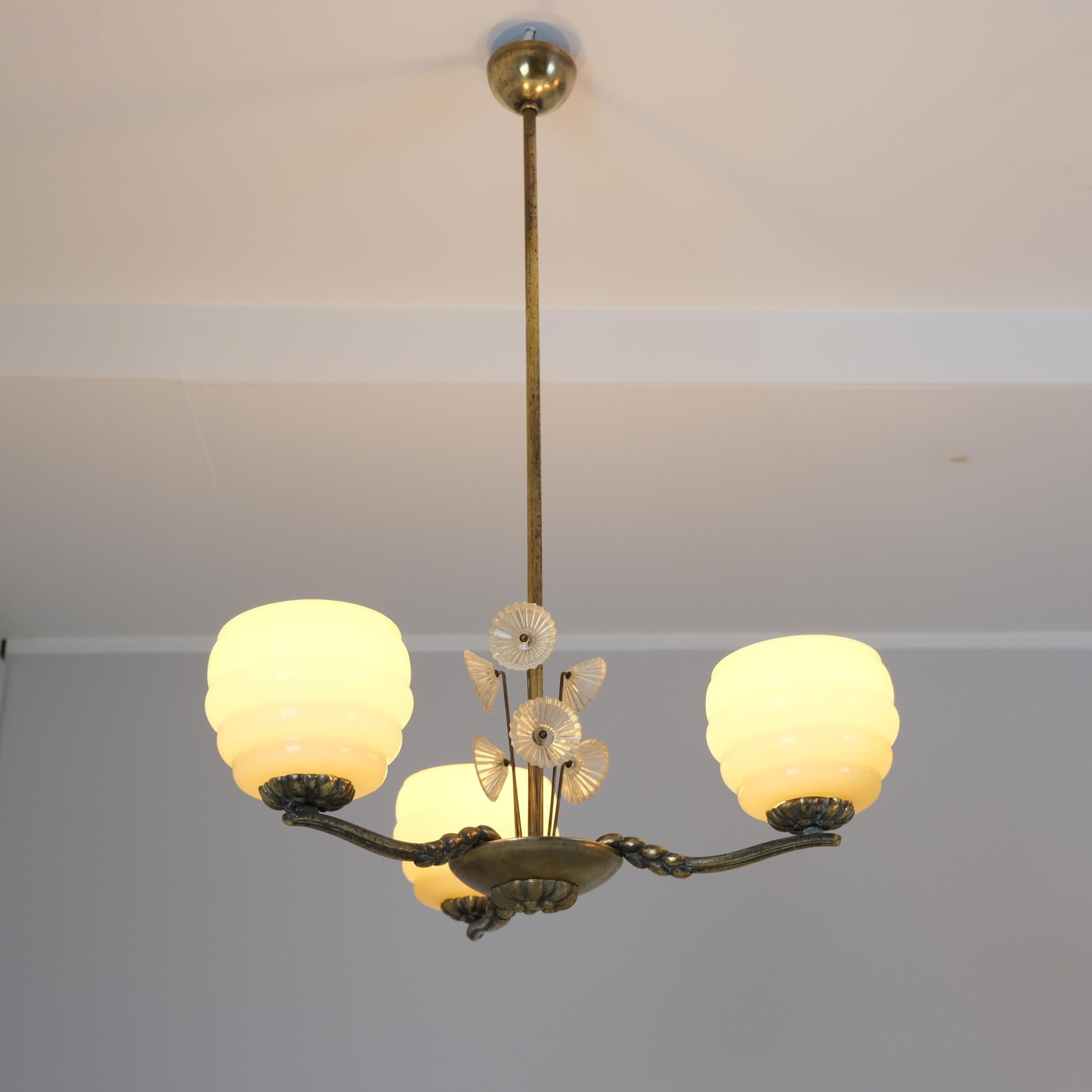 Mid-Century moderno Lampada da soffitto Lisa Johansson-Pape con alveare e fiori, Orno / Karhula 1940s in vendita