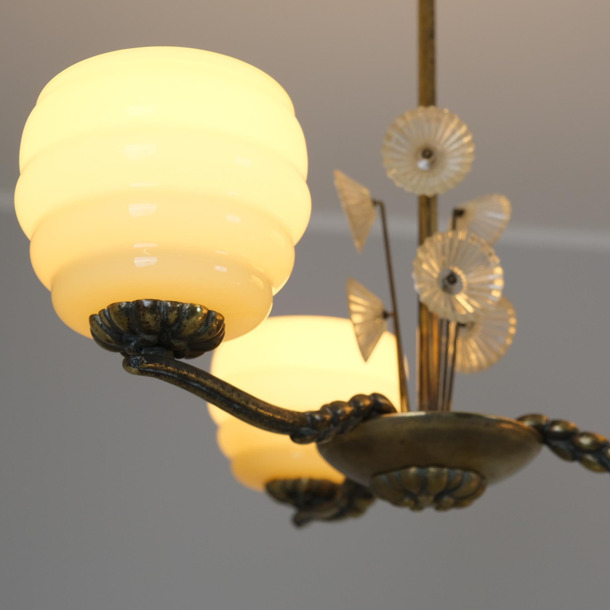 Lampada da soffitto Lisa Johansson-Pape con alveare e fiori, Orno / Karhula 1940s In condizioni buone in vendita a Helsinki, FI