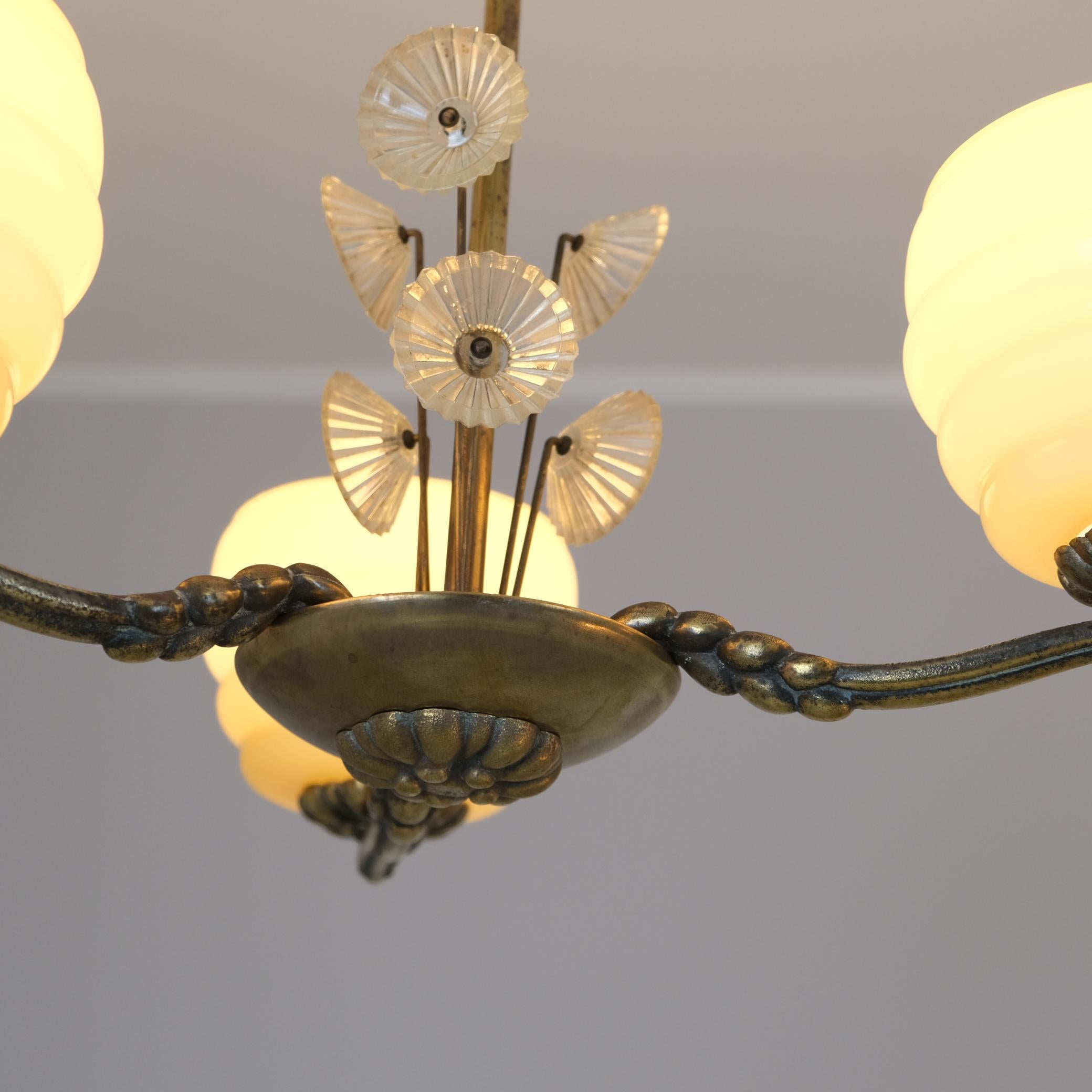 Metà XX secolo Lampada da soffitto Lisa Johansson-Pape con alveare e fiori, Orno / Karhula 1940s in vendita