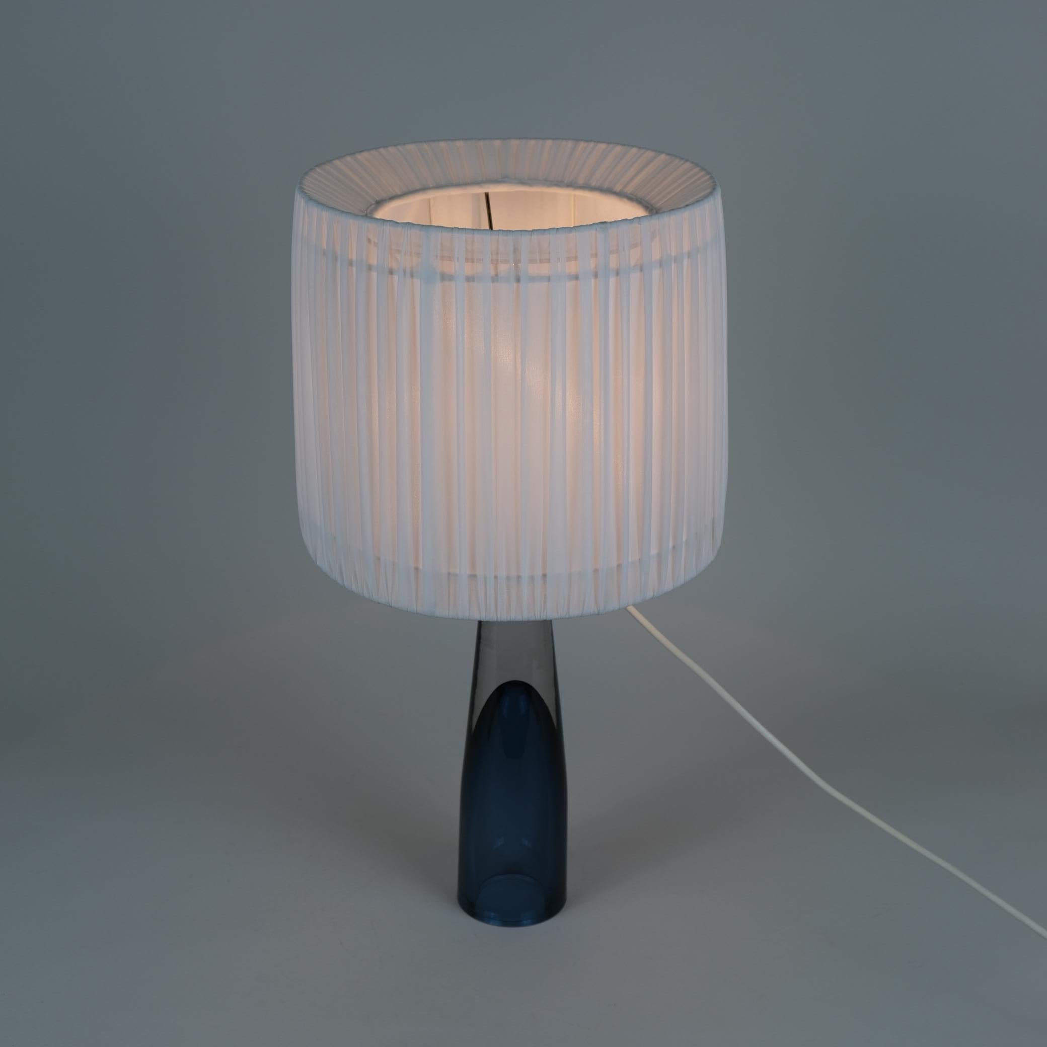 A beautiful blown glass table lamp designed by Lisa Johansson-Pape and manufactured by Orno, in Finland in the 1950s. The handmade art glass was free blown in Iittala, one of the leading art glass manufacturers in Finland. This model is usually