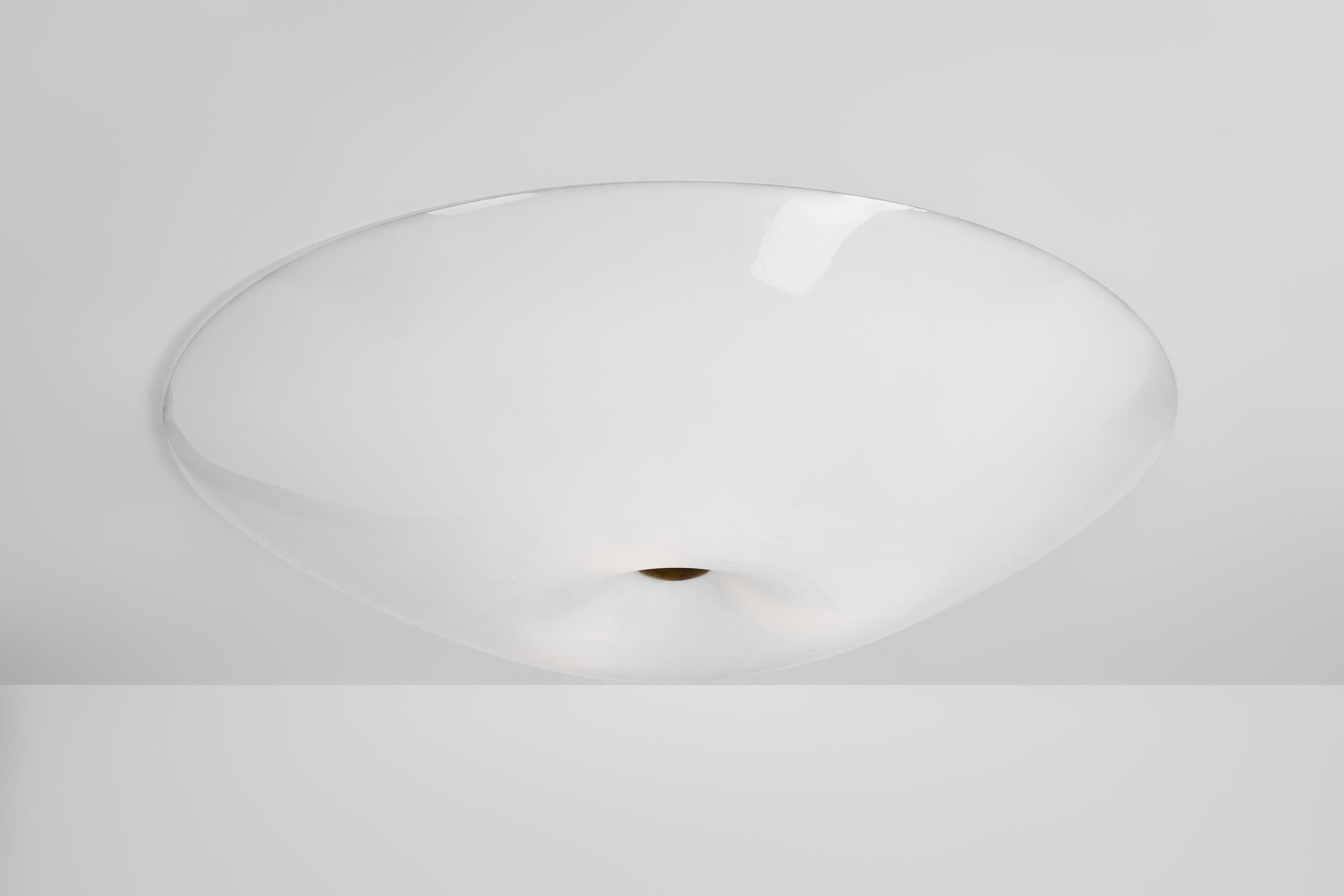 Lisa Johansson-Pape Lámpara de techo de latón y acrílico, Finlandia Mediados del siglo XX en venta 2