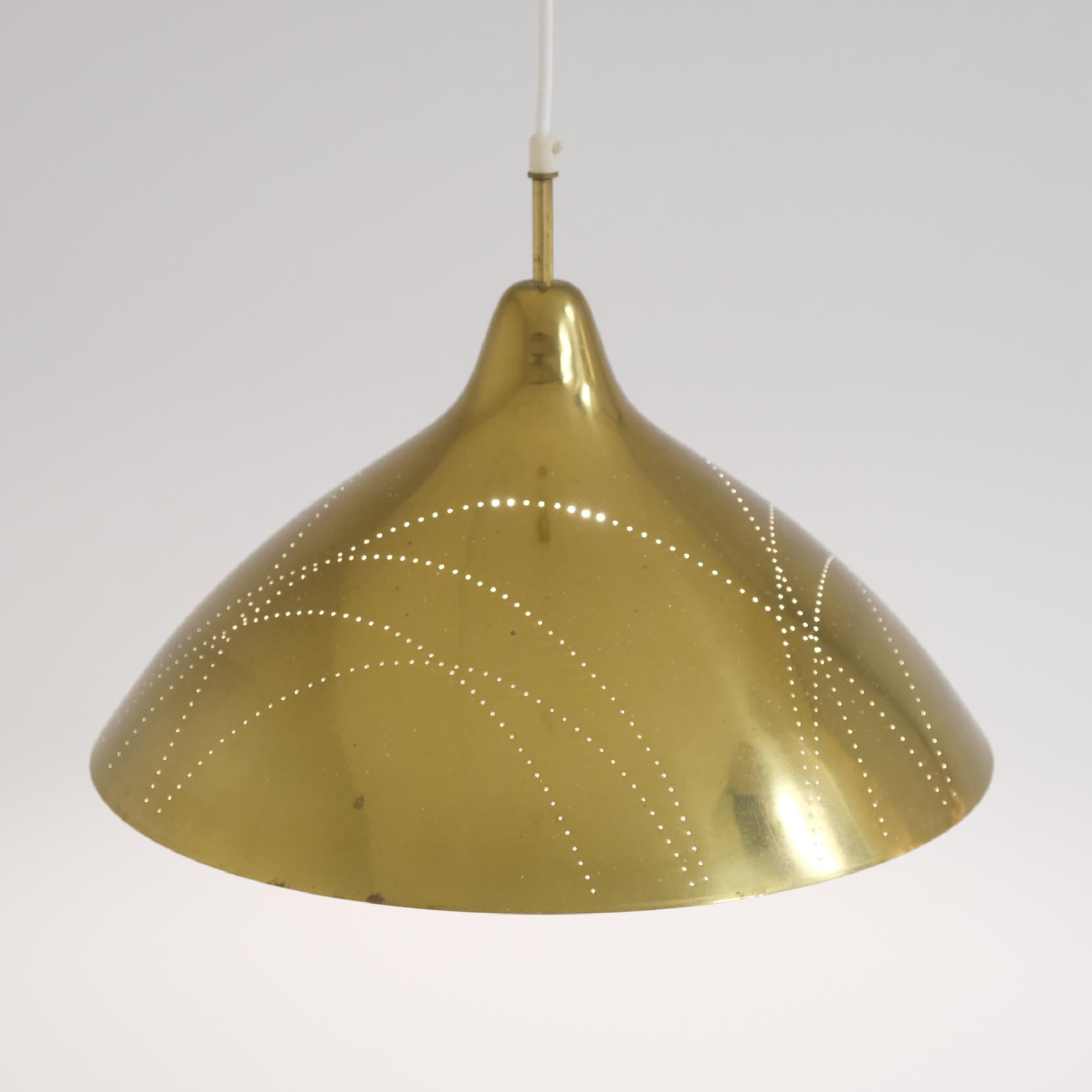 Lisa Johansson-Papé Ciondolo da soffitto in ottone con perforazione delle linee, Orno 1950 in vendita 6