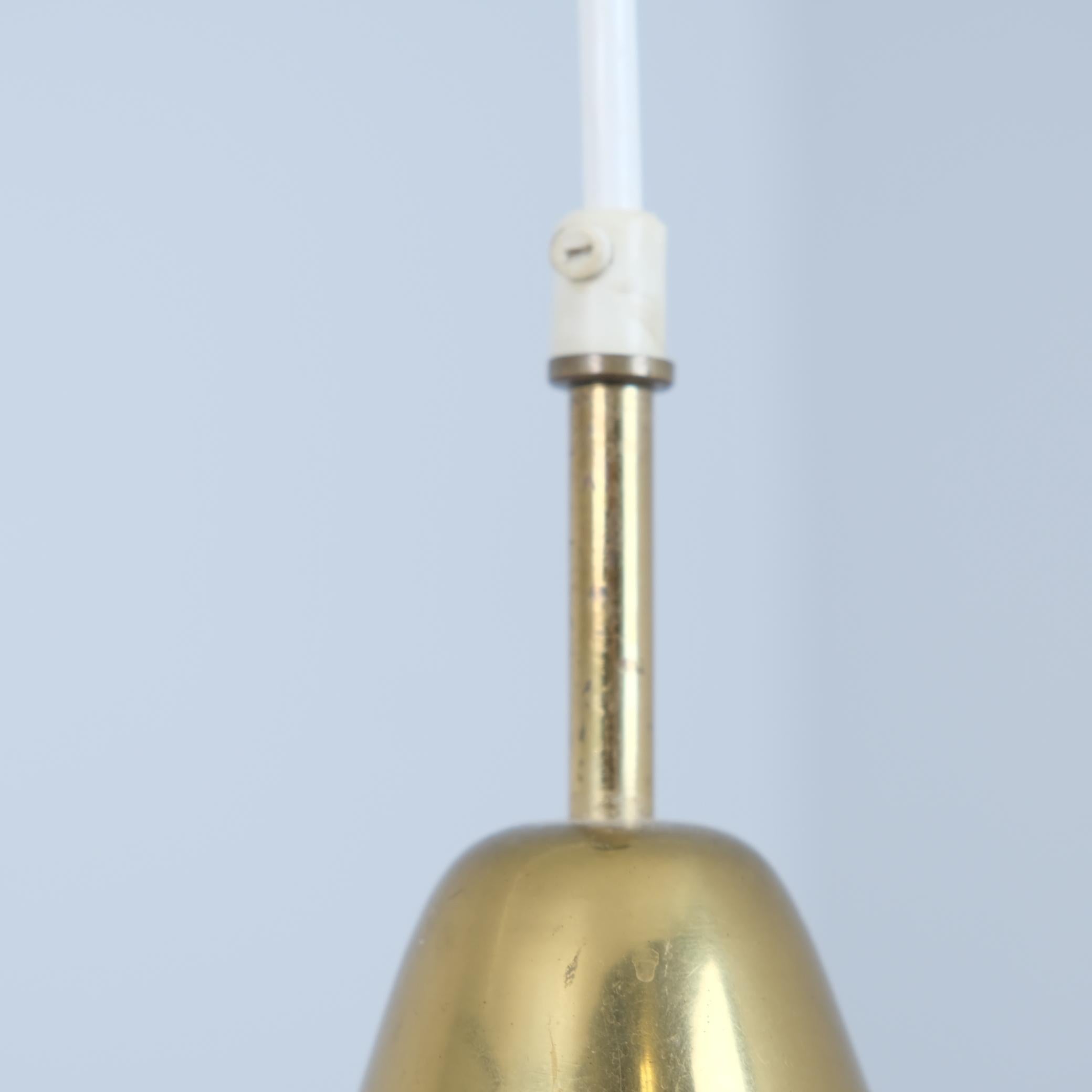 Lisa Johansson-Papé Ciondolo da soffitto in ottone con perforazione delle linee, Orno 1950 in vendita 1