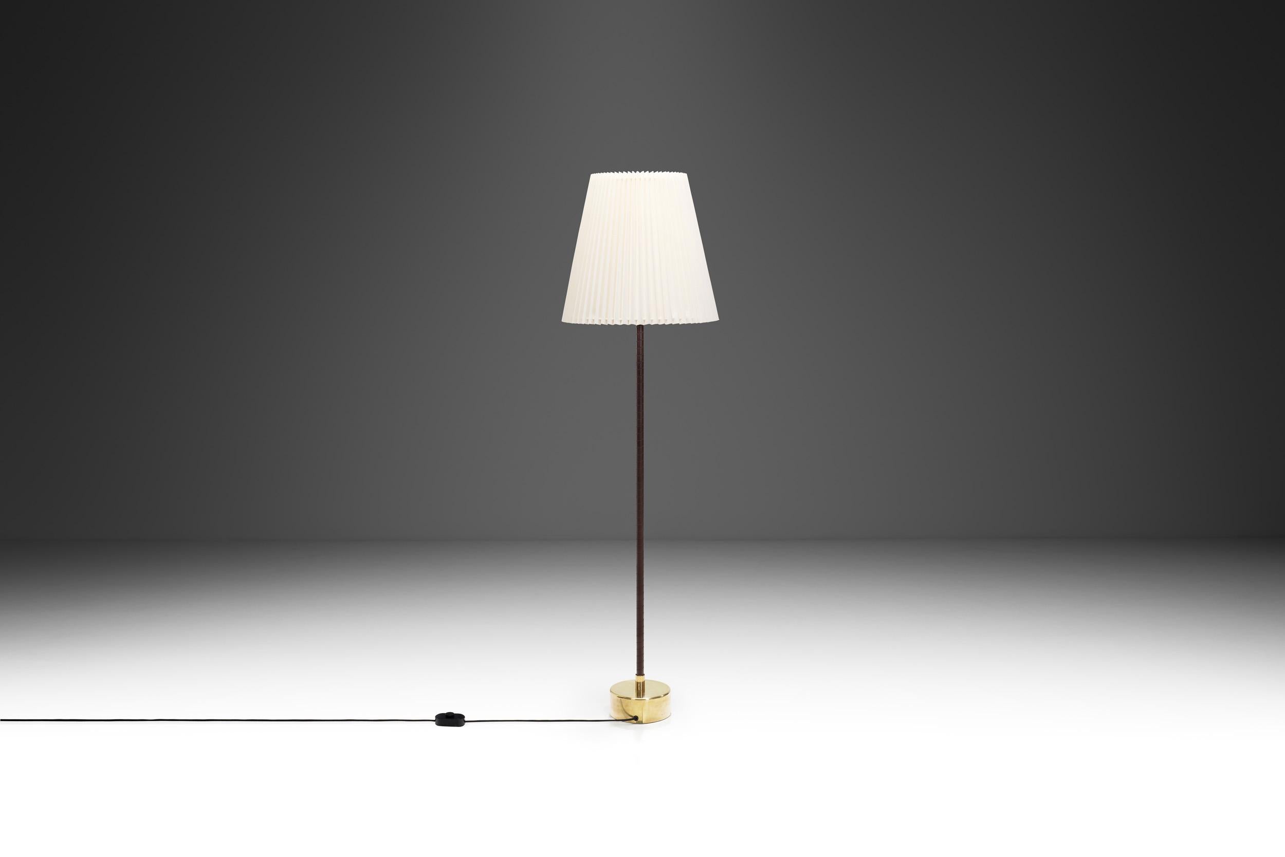 Lisa Johansson-Pape Brass Floor Lamp for Stockmann Orno, Finland 1950s In Good Condition For Sale In Utrecht, NL