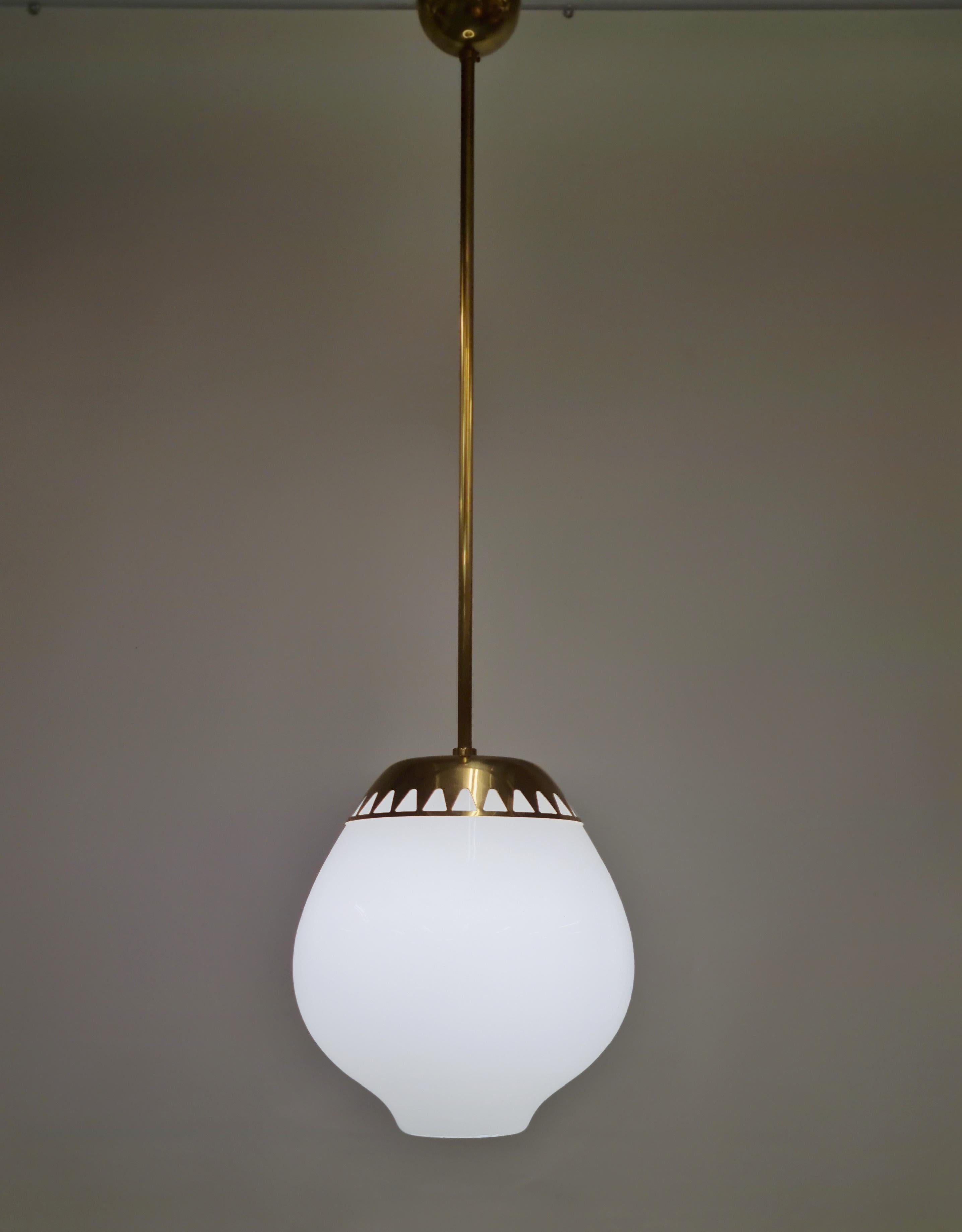 Lisa Johansson-Papé Brass & Opaline 'Lemon' Pendant model 61-306, Orno 1950s For Sale 1