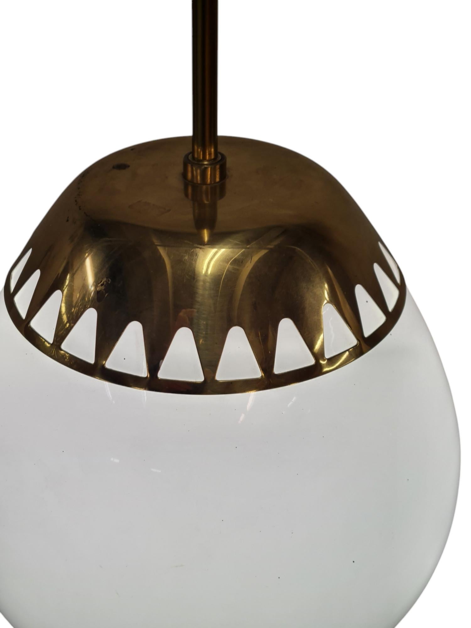 Lisa Johansson-Papé Brass & Opaline 'Lemon' Pendant model 61-306, Orno 1950s In Good Condition For Sale In Helsinki, FI