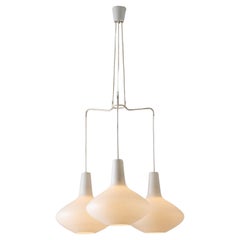 Lampadario a tre bracci in vetro opalino Lisa Johansson-Pape per Stockmann-Orno