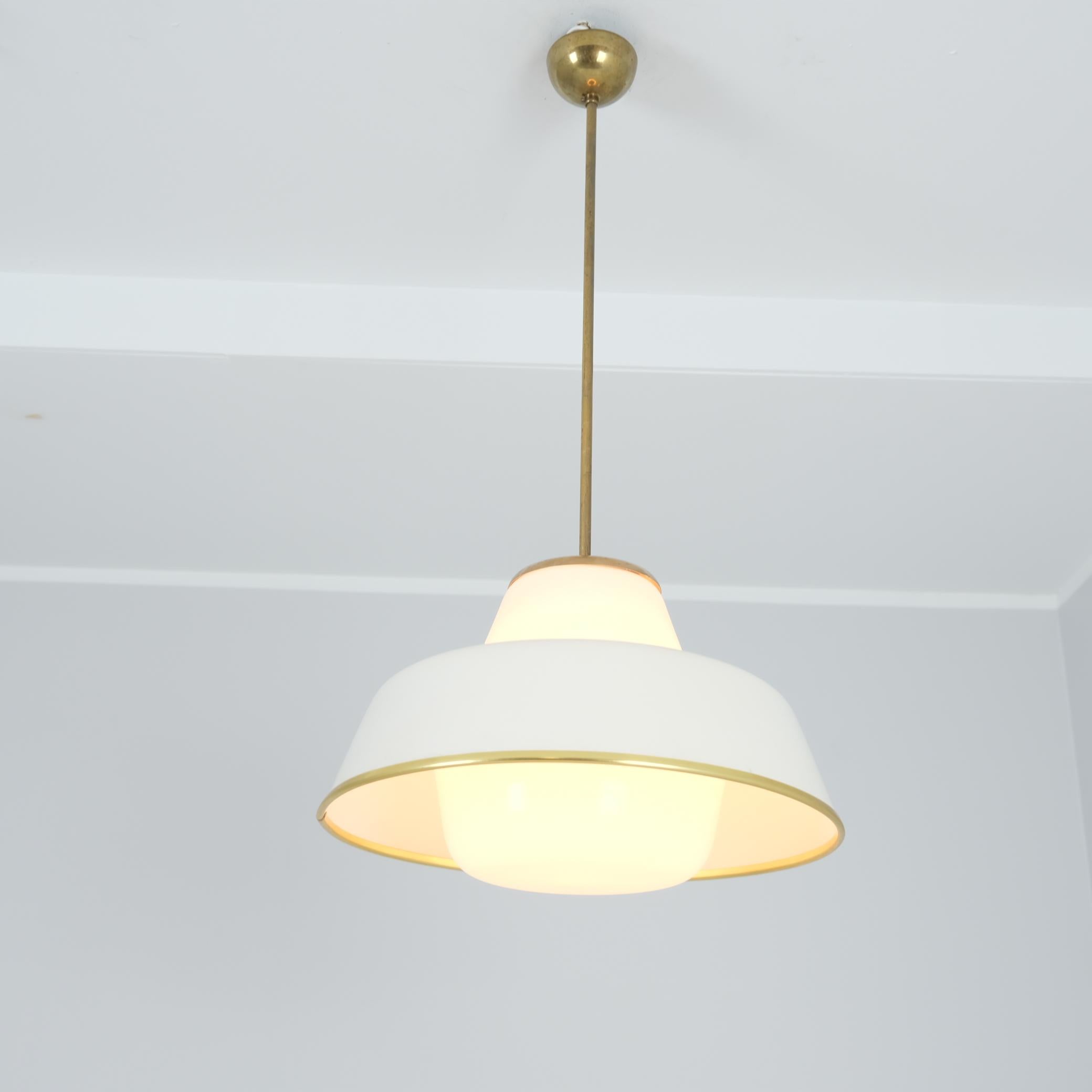 Metà XX secolo Lisa Johansson-Papé Ciondolo da soffitto 61-347 Vetro, Ottone e Bianco, Orno 1950s in vendita