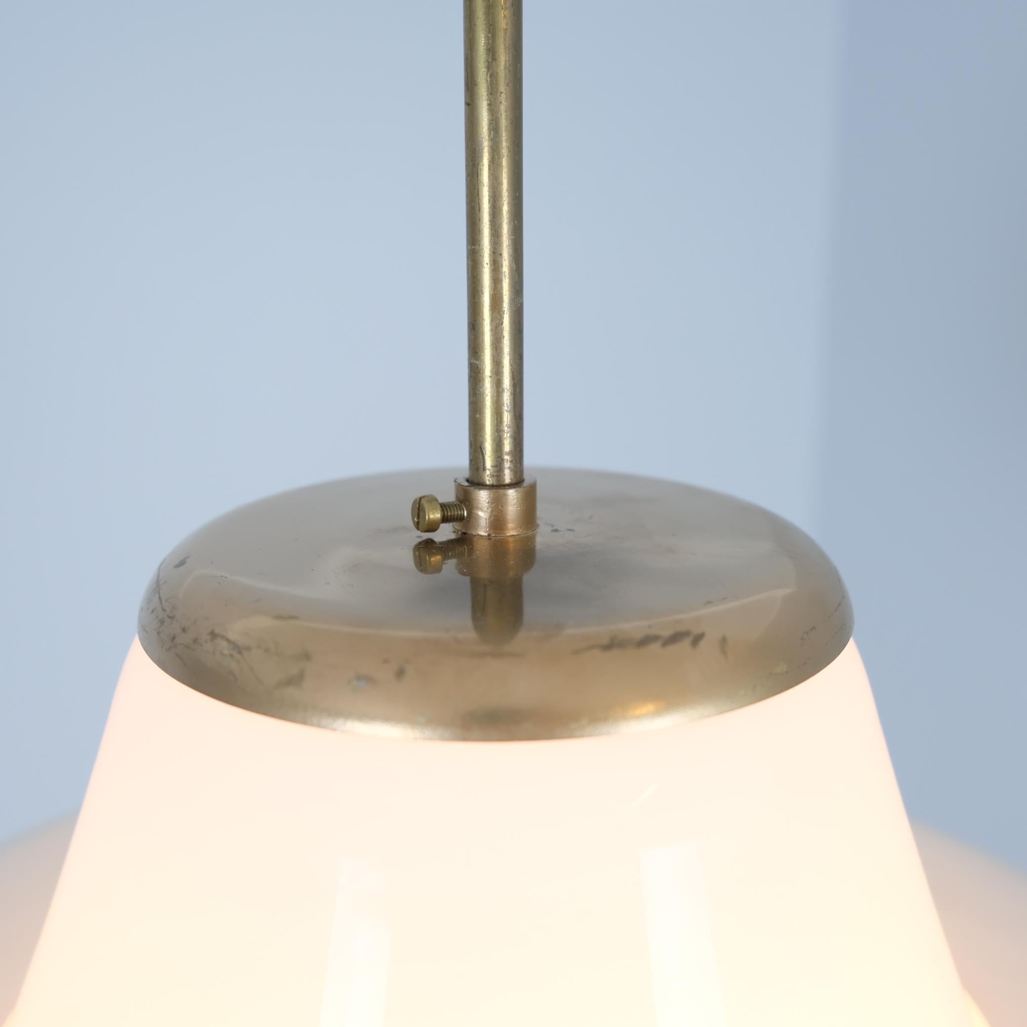 Metallo Lisa Johansson-Papé Ciondolo da soffitto 61-347 Vetro, Ottone e Bianco, Orno 1950s in vendita