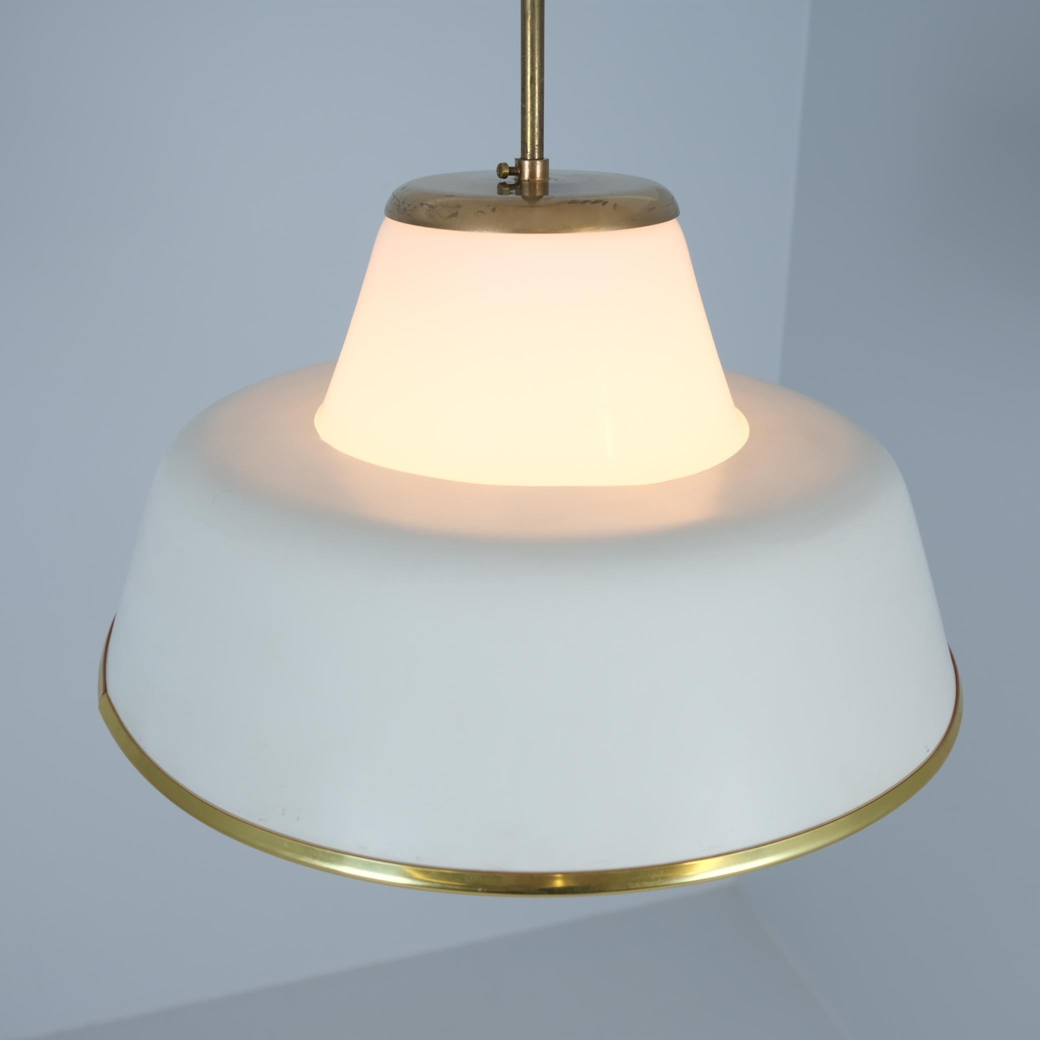 Lisa Johansson-Papé Ciondolo da soffitto 61-347 Vetro, Ottone e Bianco, Orno 1950s in vendita 1