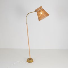 Lisa Johansson-Pape, Stehlampe Modell 2063, Messing, Leder und Rattan, Orno, 1950er Jahre