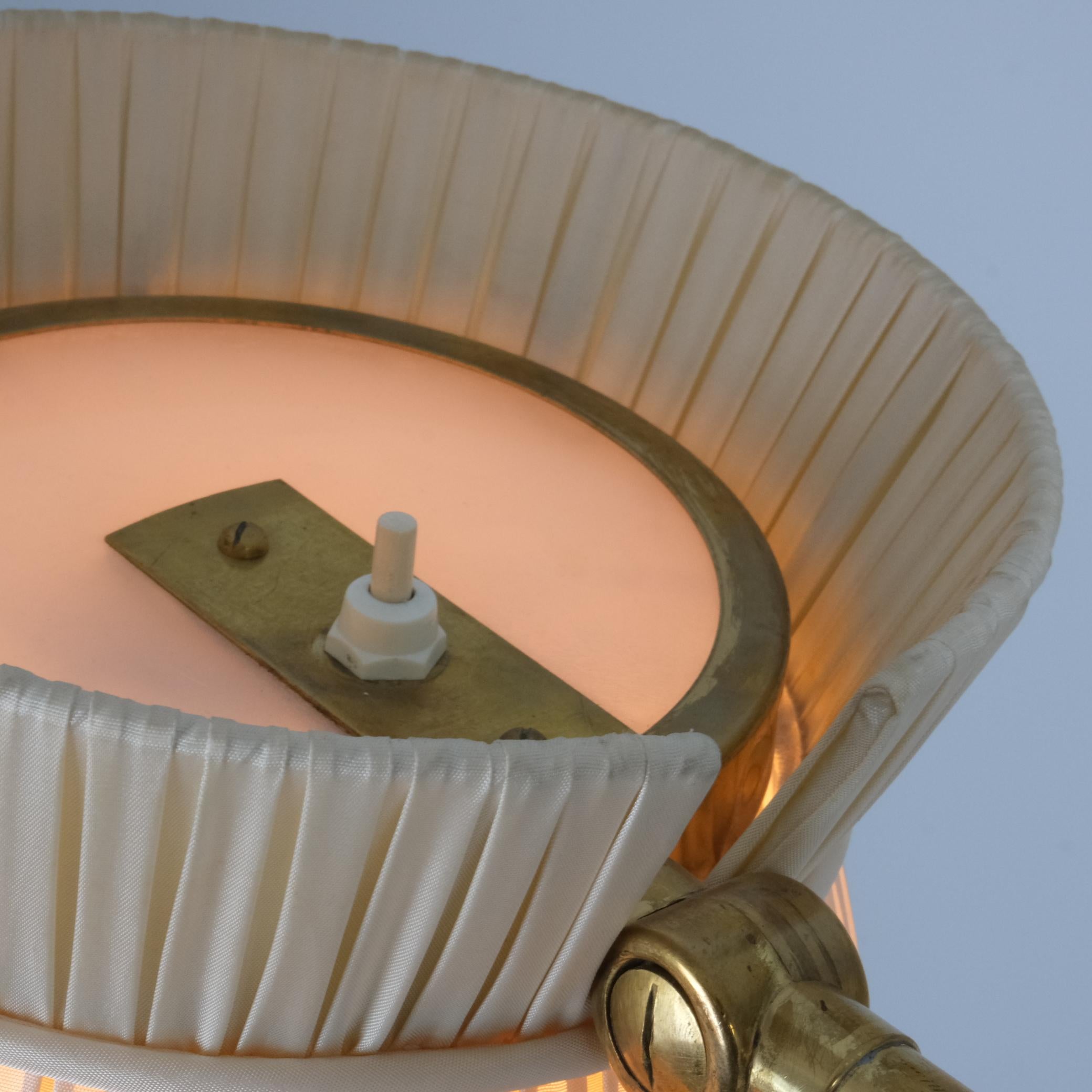 Lisa Johansson-Pape, Floor Lamp Model 2063 in Brass and Fabric, Orno 1950s In Good Condition For Sale In Helsinki, FI
