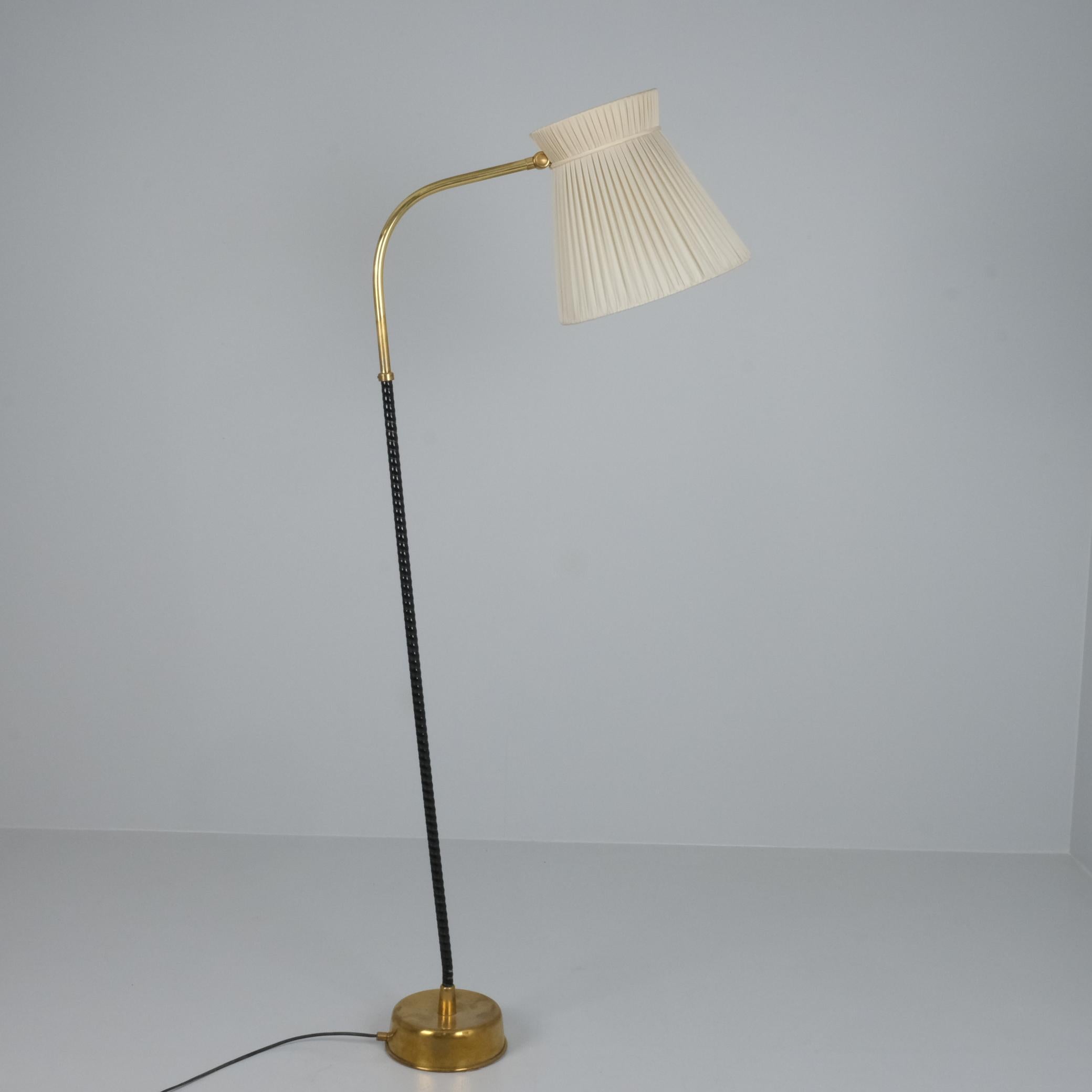 Lisa Johansson-Pape, Floor Lamp Model 2063 in Brass and Fabric, Orno 1950s For Sale 3