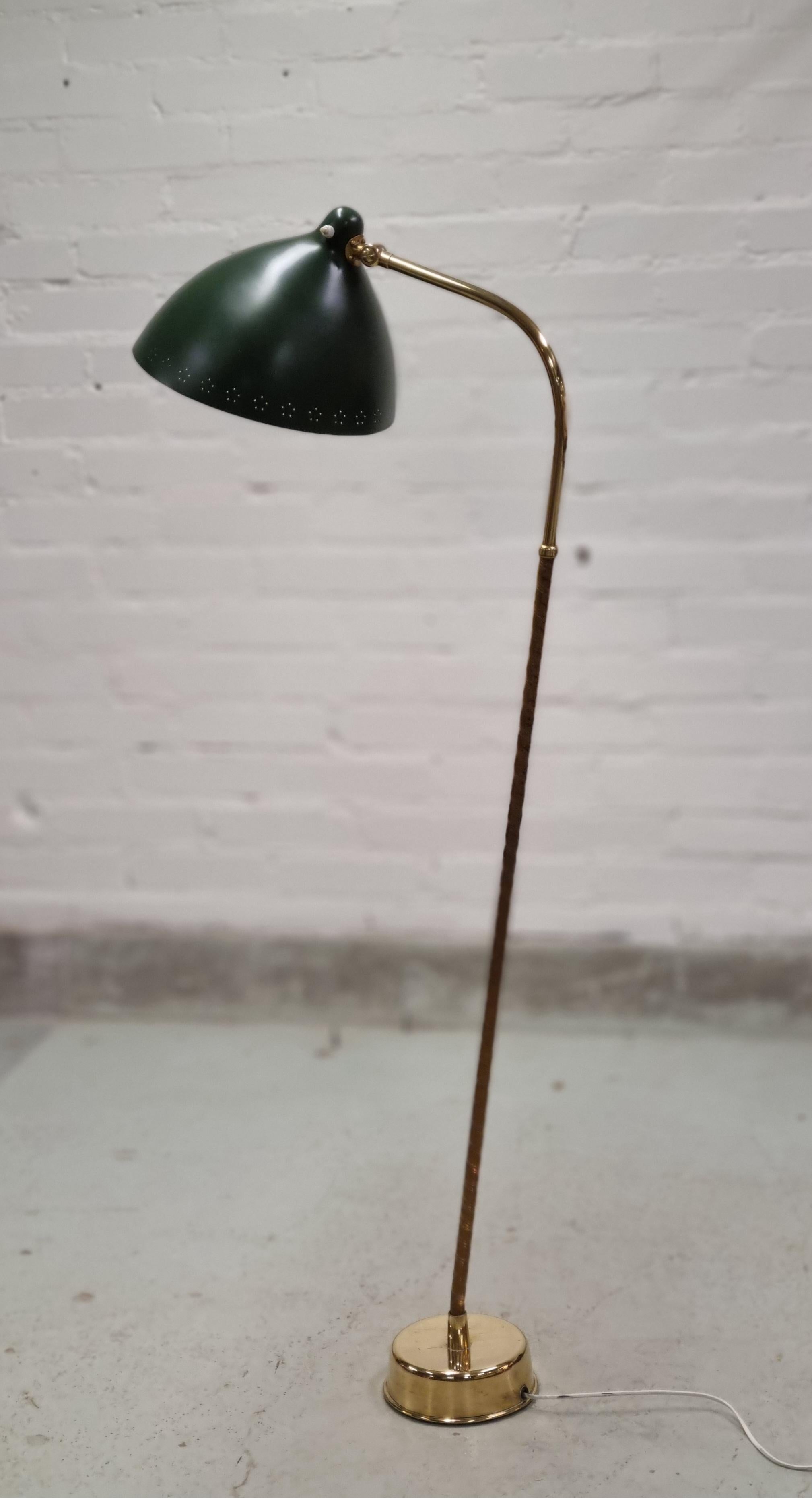 A beautiful and original floor lamp from the 1950s, with a new forest green look. Designed by Lisa-Johansson pape and manufactured by Orno. In complete original condition with a beautiful patina on the stem and brass parts. The shade has been
