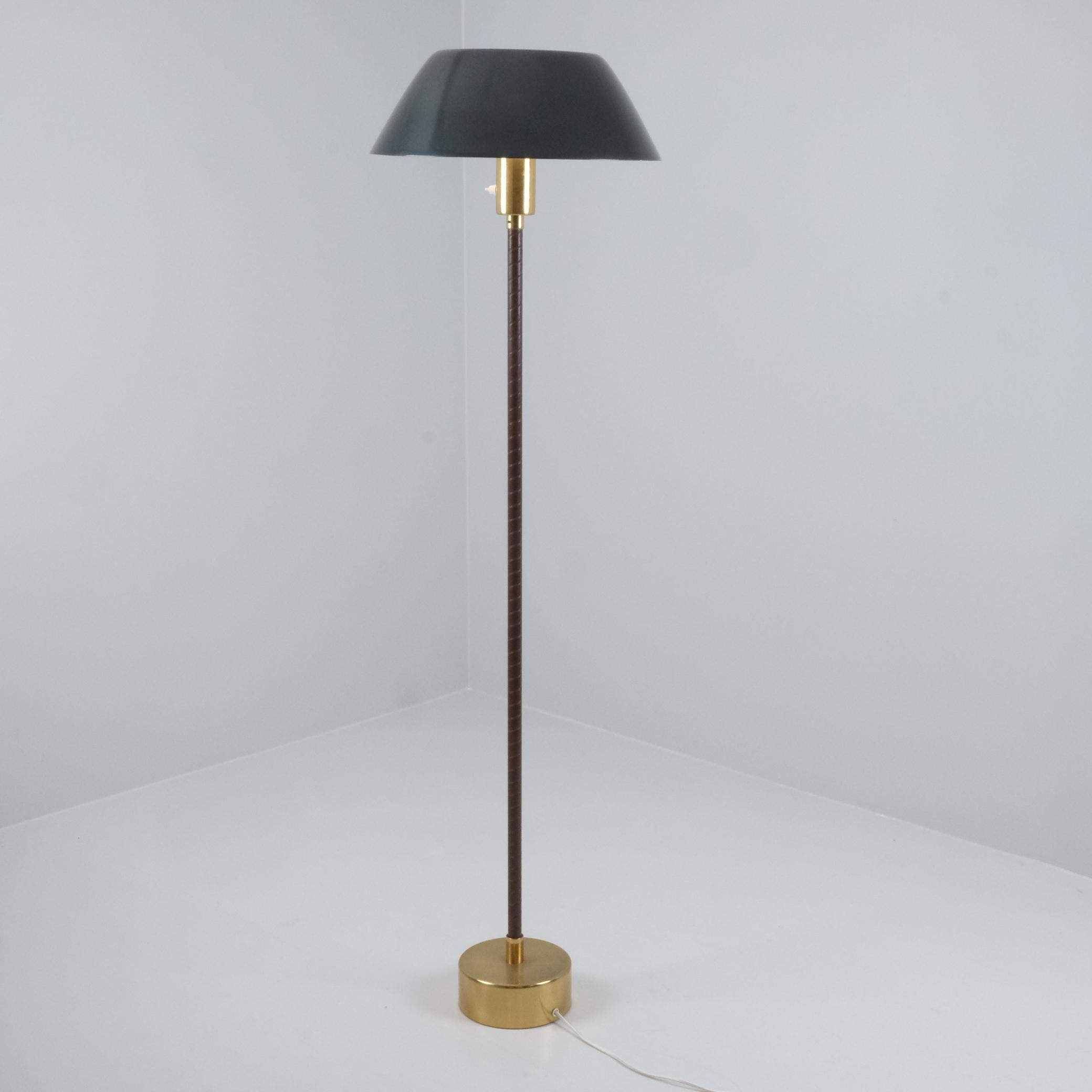 Lisa Johansson-Papé Lampadaire Ihanne, abat-jour vert foncé et enveloppe foncée, Orno 1960s en vente 3