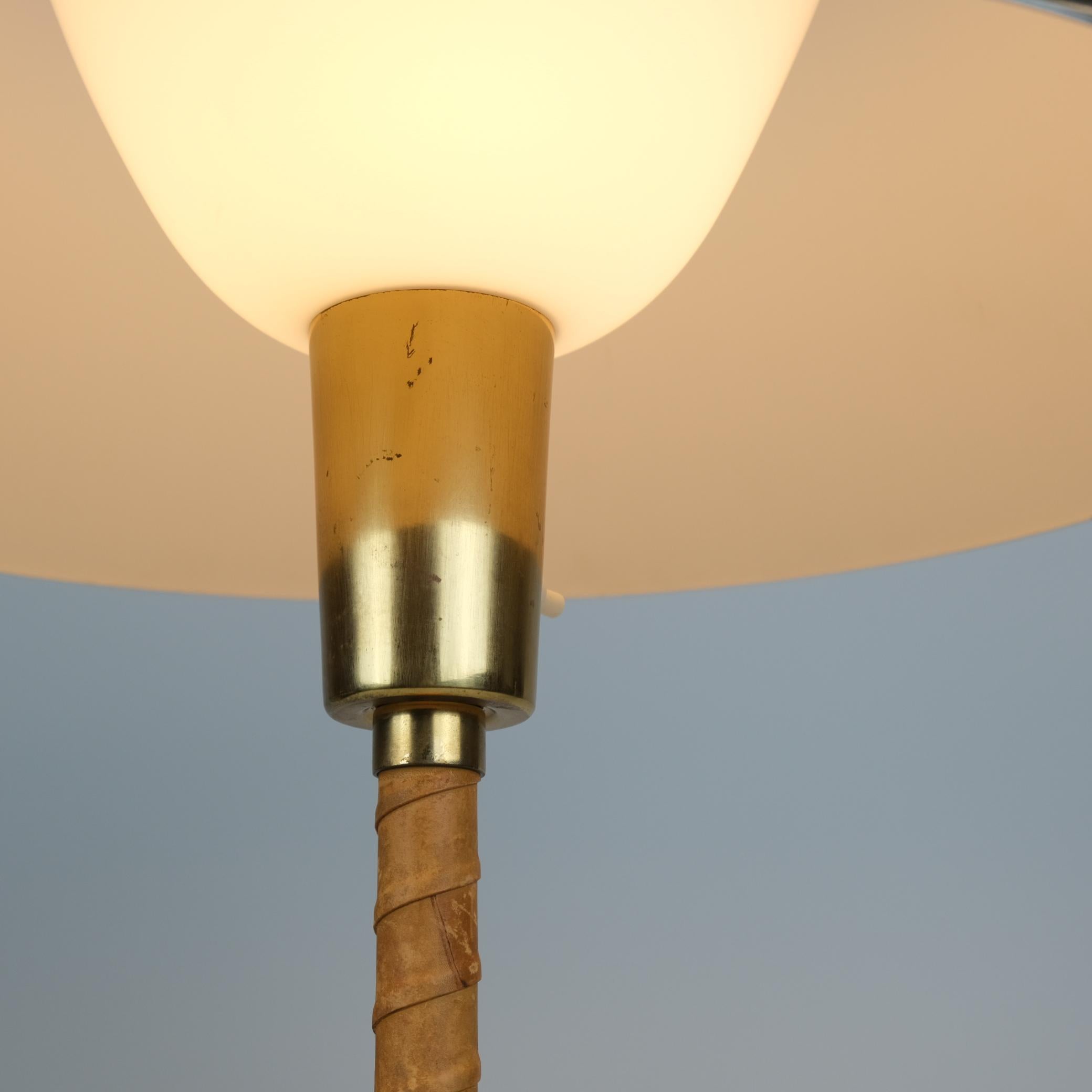Lisa Johansson-Pape Ìhanne` Table Lamp in Green, Brass & Leather, Orno 1950s For Sale 2