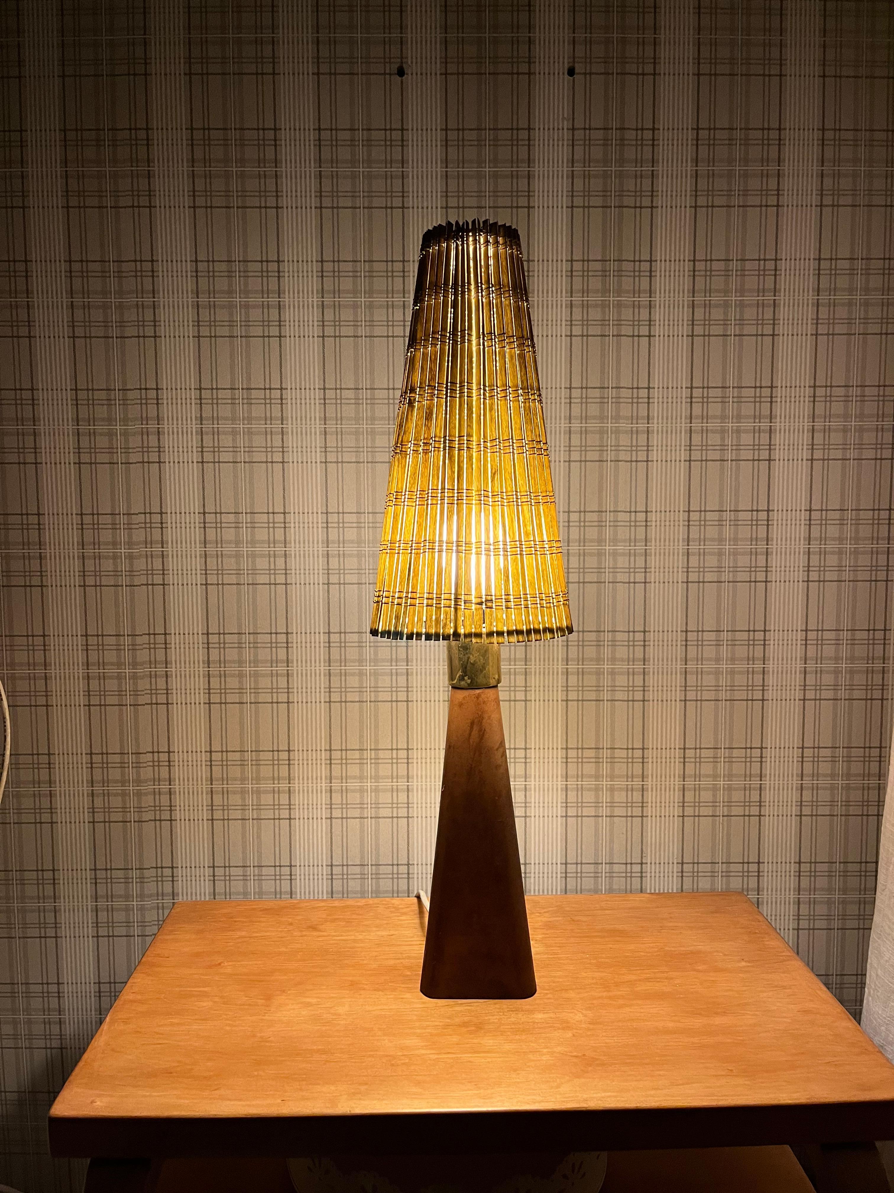 Lampada da tavolo in pelle Lisa Johansson-Pape, Orno Oy, anni '50 in vendita 3