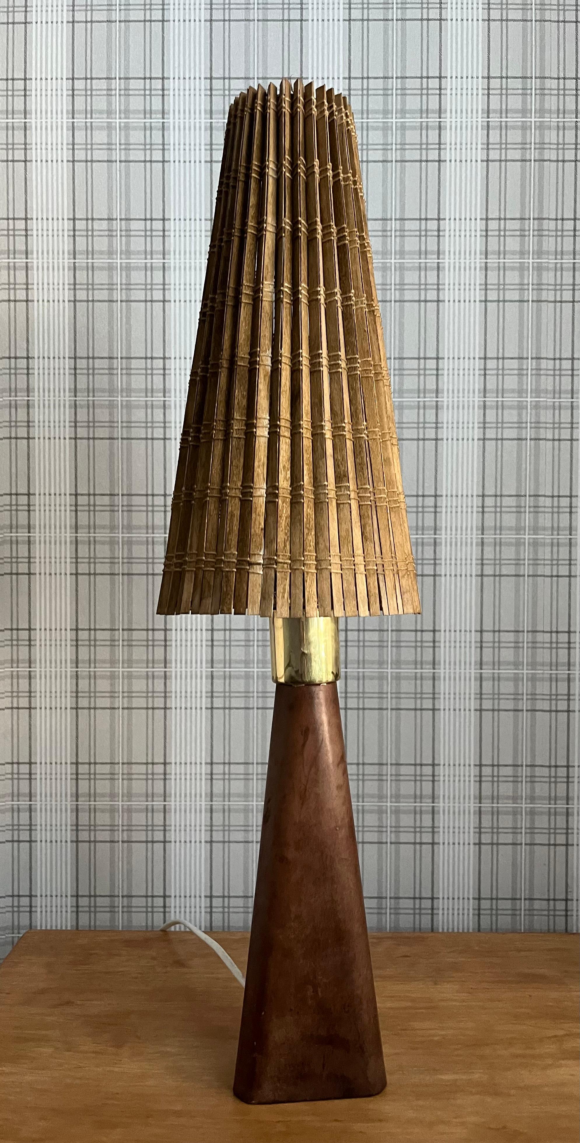Scandinavo moderno Lampada da tavolo in pelle Lisa Johansson-Pape, Orno Oy, anni '50 in vendita