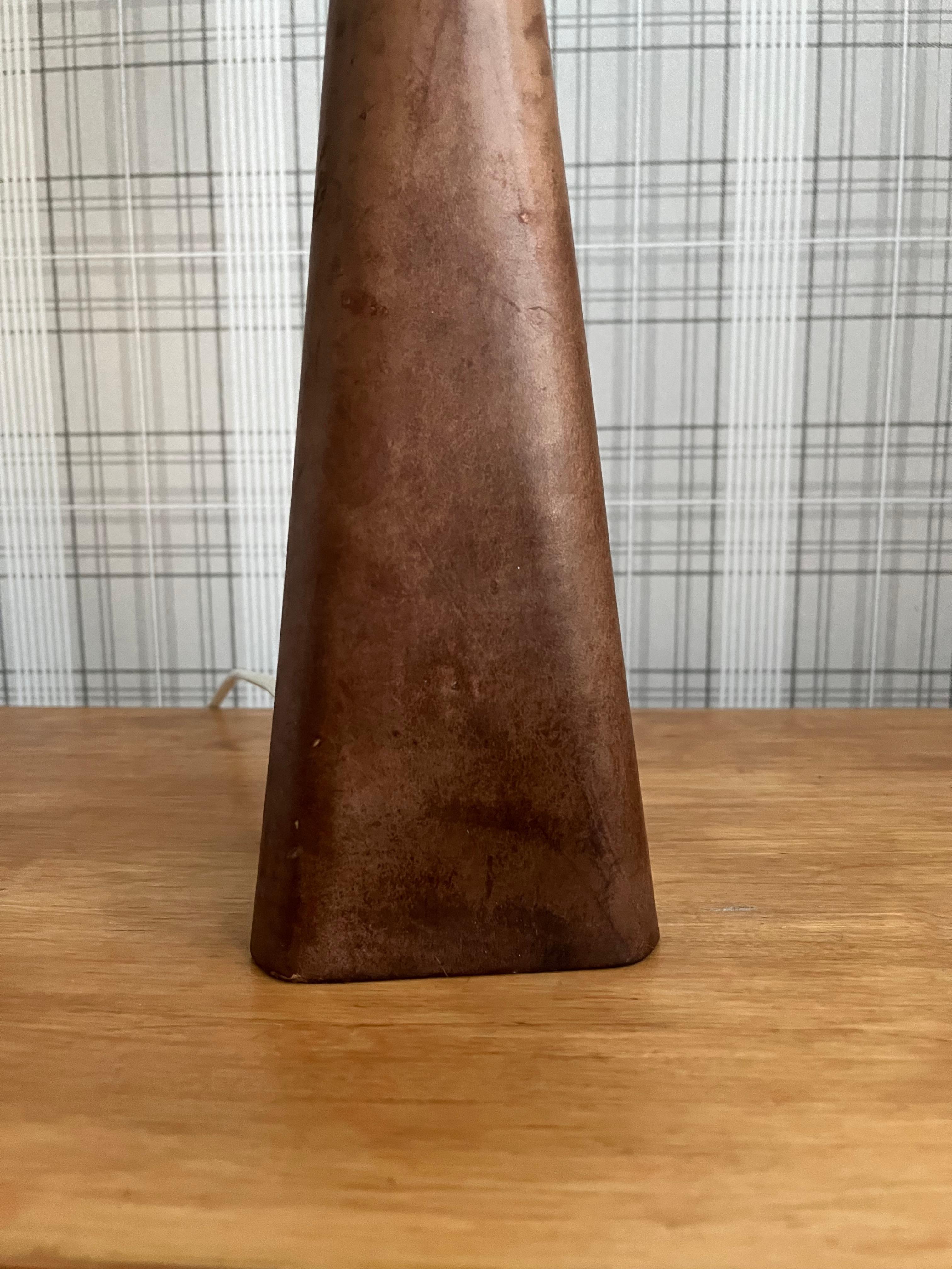 Finlandese Lampada da tavolo in pelle Lisa Johansson-Pape, Orno Oy, anni '50 in vendita
