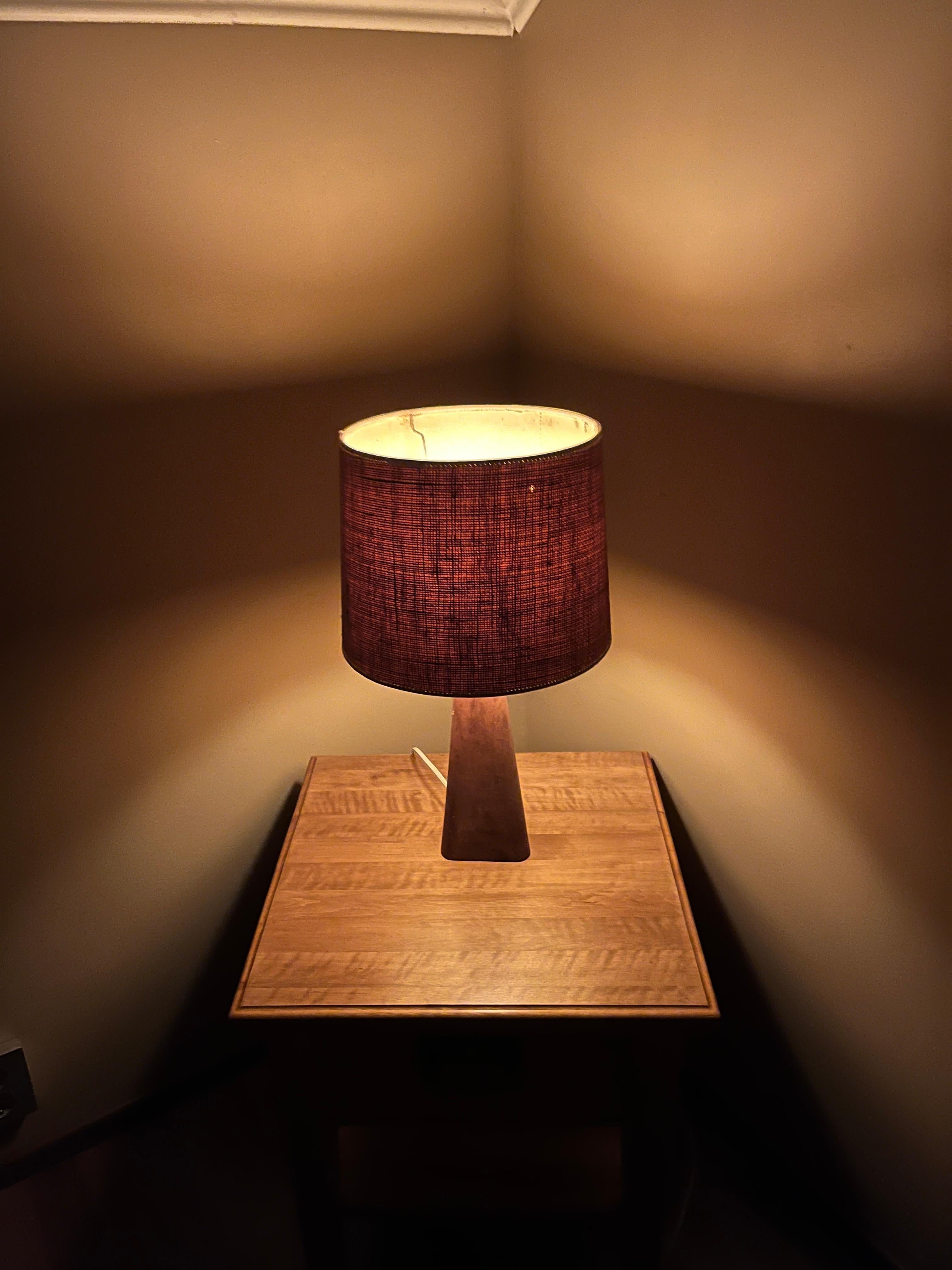 XIXe siècle Lampe de table en cuir Lisa Johansson-Pape, Orno Oy, années 1950 en vente