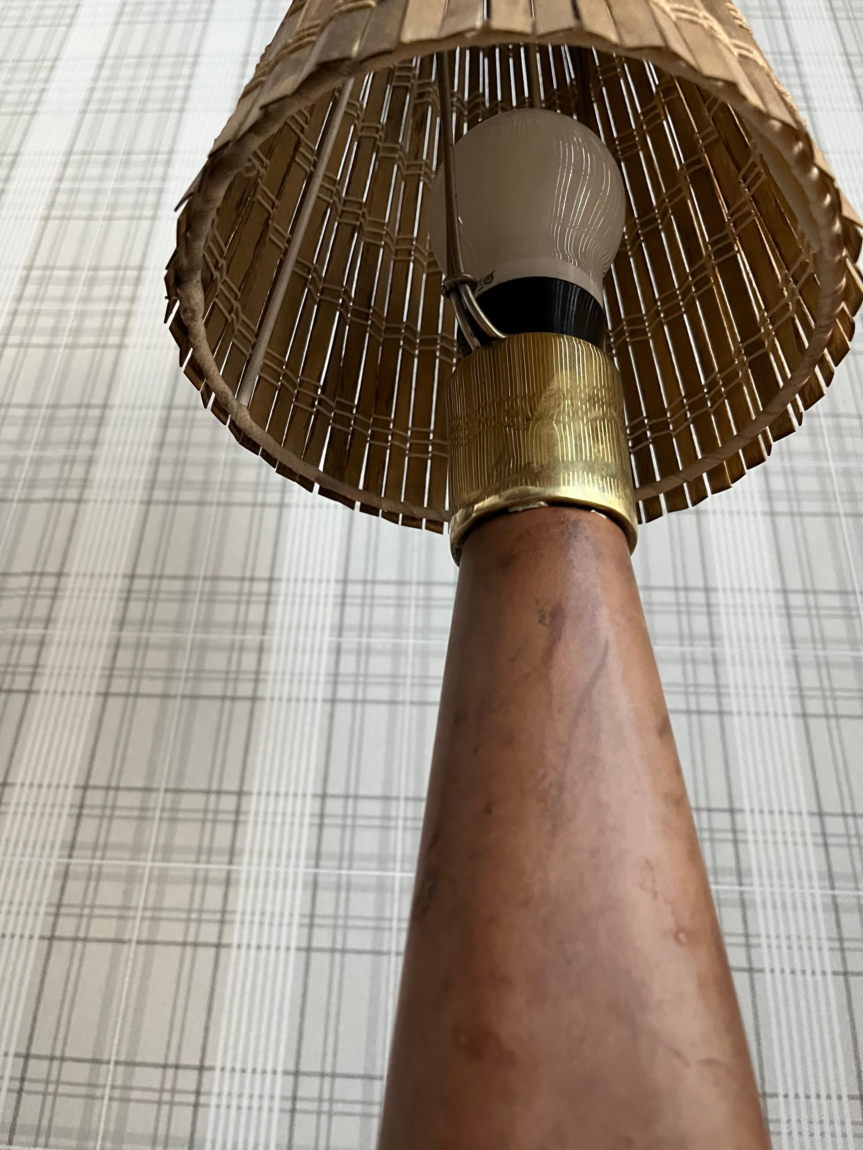 Ottone Lampada da tavolo in pelle Lisa Johansson-Pape, Orno Oy, anni '50 in vendita