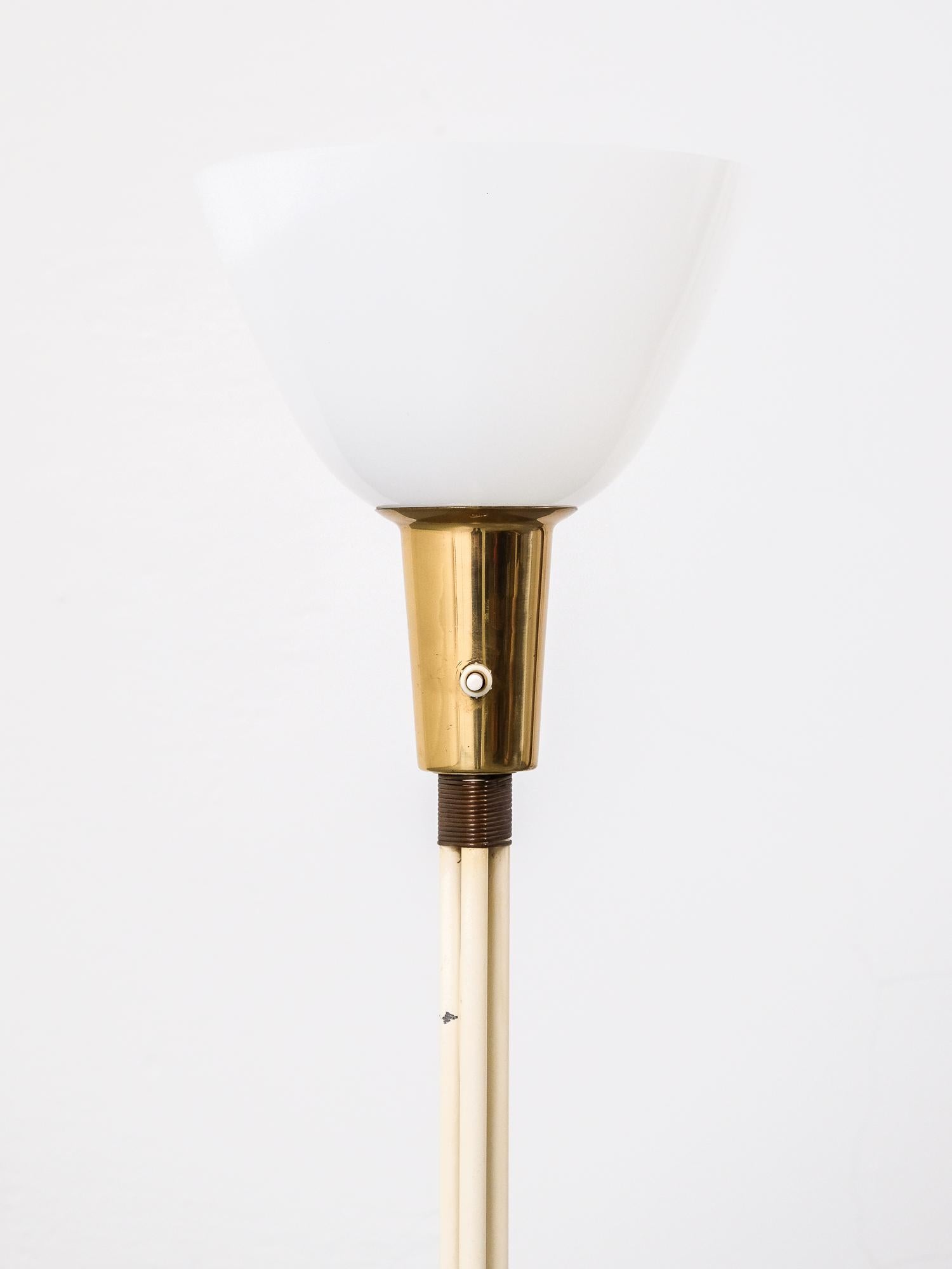 1950s floor lamp designed by Lisa Johansson-Pape for Orno. Rare model 30-058.

Acrylic lamp-shade, painted metal, brass decorations.

Height 148 cm