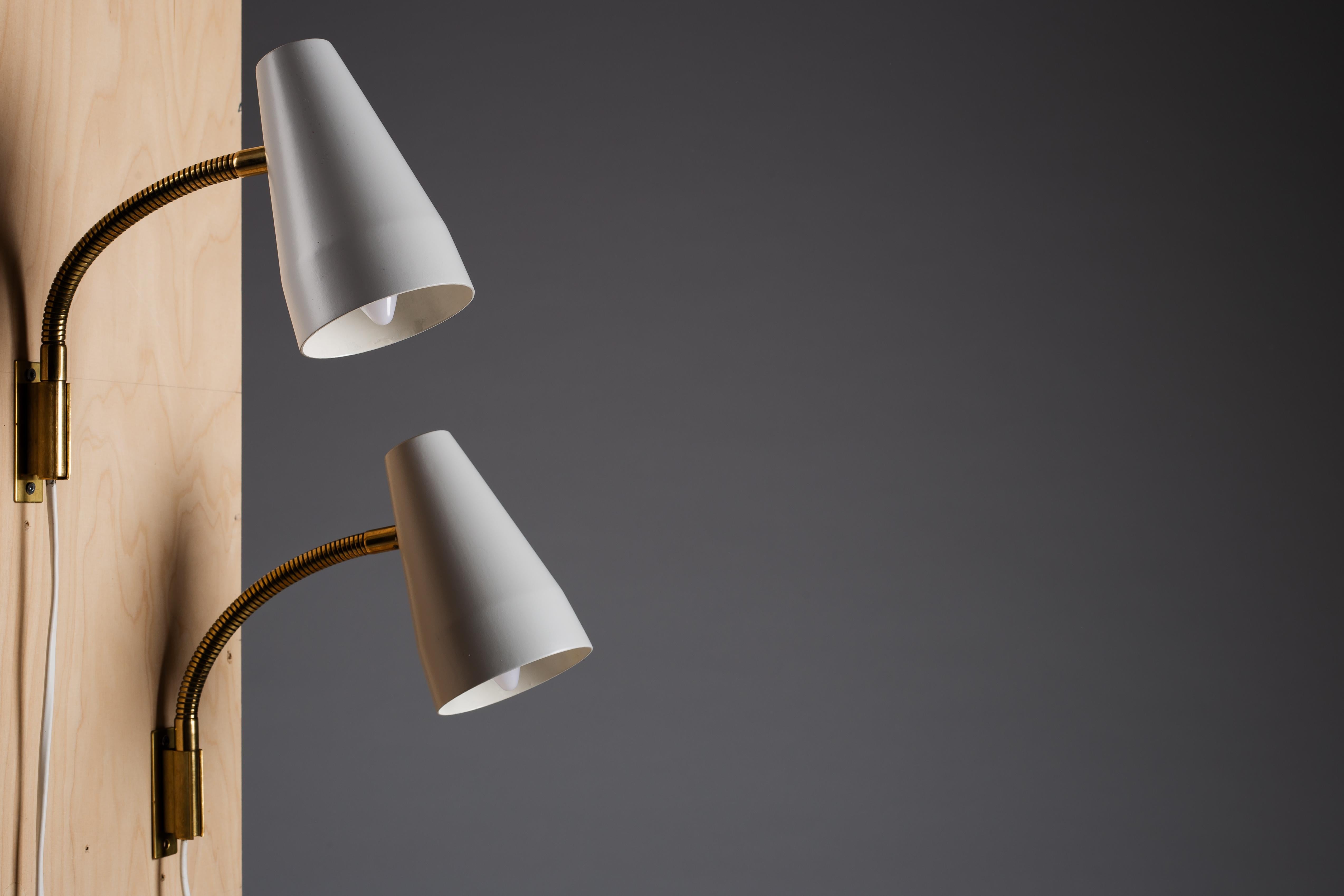 Lisa Johansson-Pape, pareja de apliques de pared de los años 60 para ORNO en venta 1