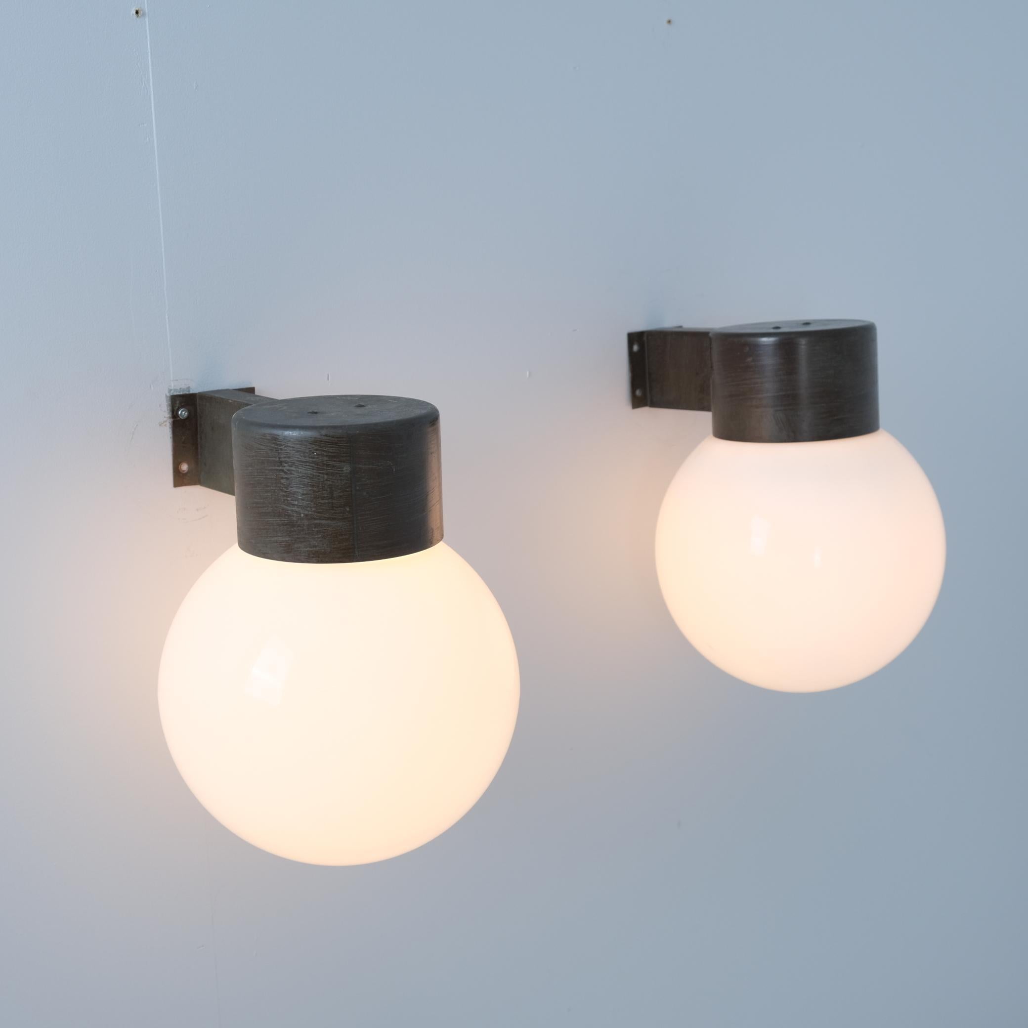Lisa Johansson-Pape paire de lampes murales d'extérieur brutalistes modèle 17-037, Orno 1960 en vente 3