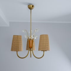 Lisa Johansson-Pape Pendelleuchte aus Messing, Birke, Rattan und Glasblumen, Orno 1950er Jahre