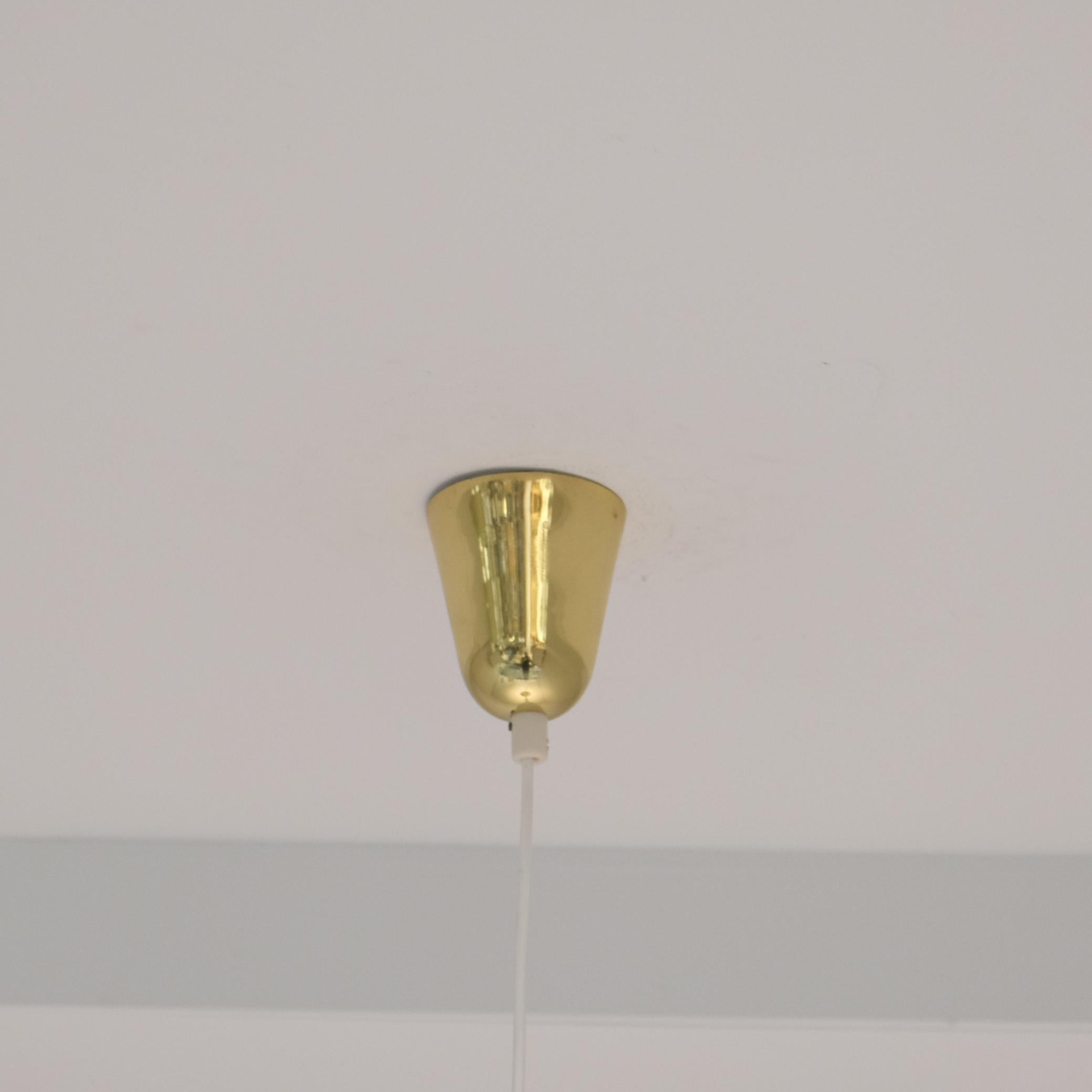 Ciondolo da soffitto in ottone traforato Lisa Johansson-Papé, modello 61-314, Orno 1950 in vendita 2