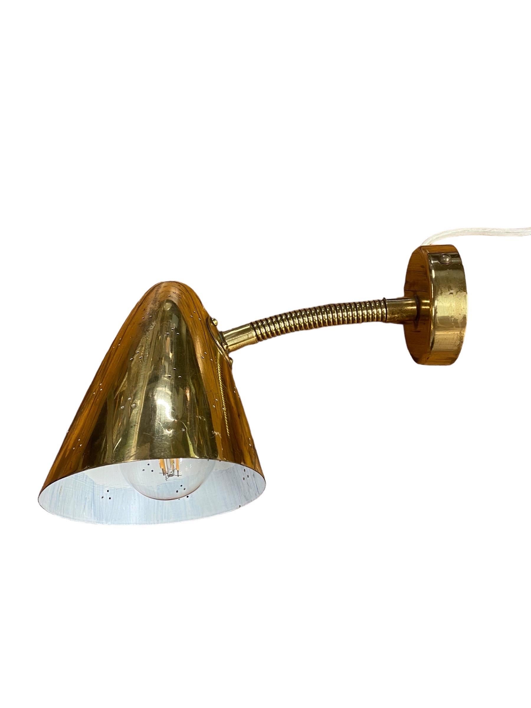Lisa Johansson-Pape Perforated Brass Wall Sconce Model 50-084, Orno 1950s For Sale 4