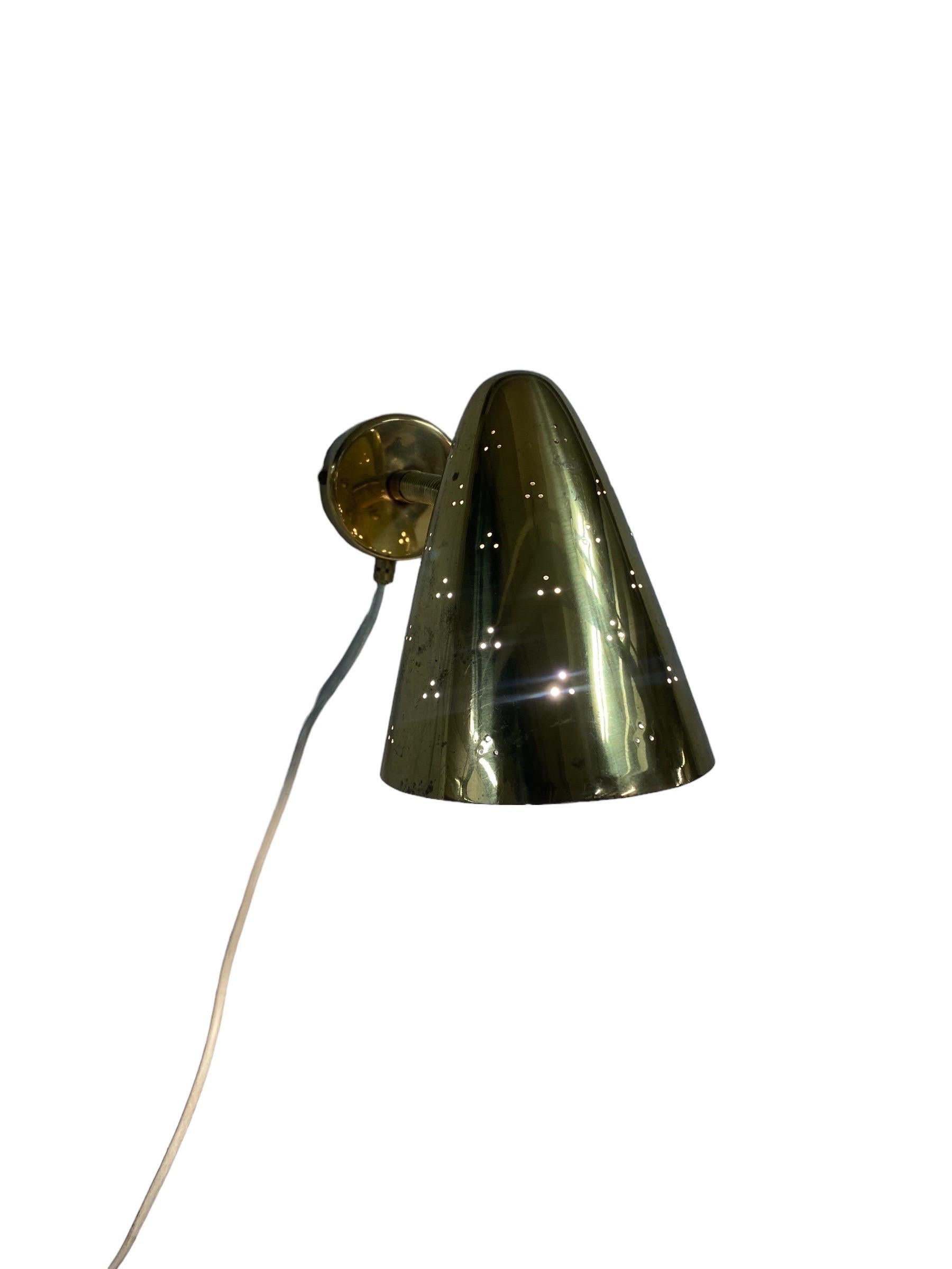Lisa Johansson-Pape Perforated Brass Wall Sconce Model 50-084, Orno 1950s For Sale 1