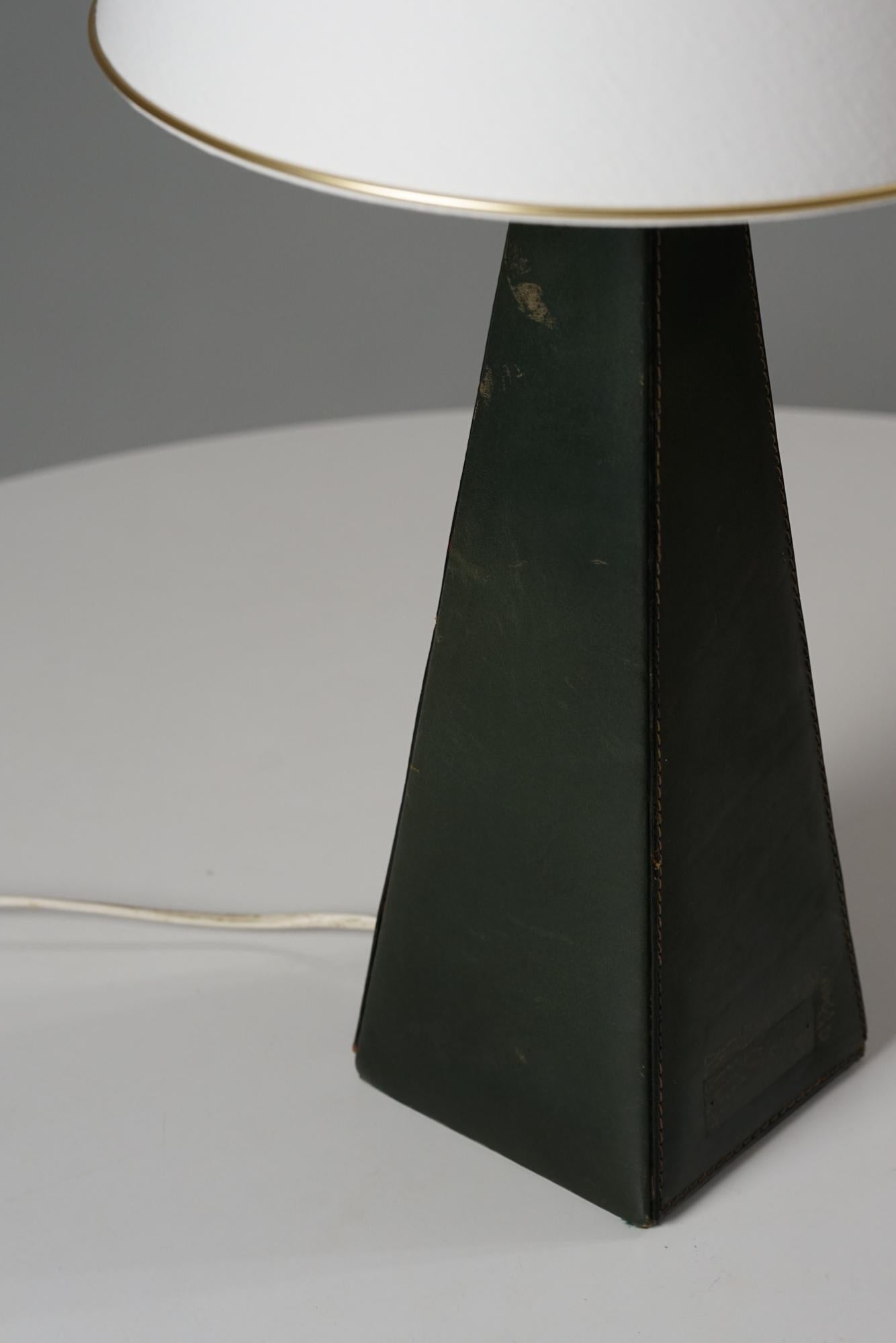 Lisa Johansson-Pape Rare Leather Table Lamp, Orno Oy, 1960s In Good Condition For Sale In Helsinki, FI