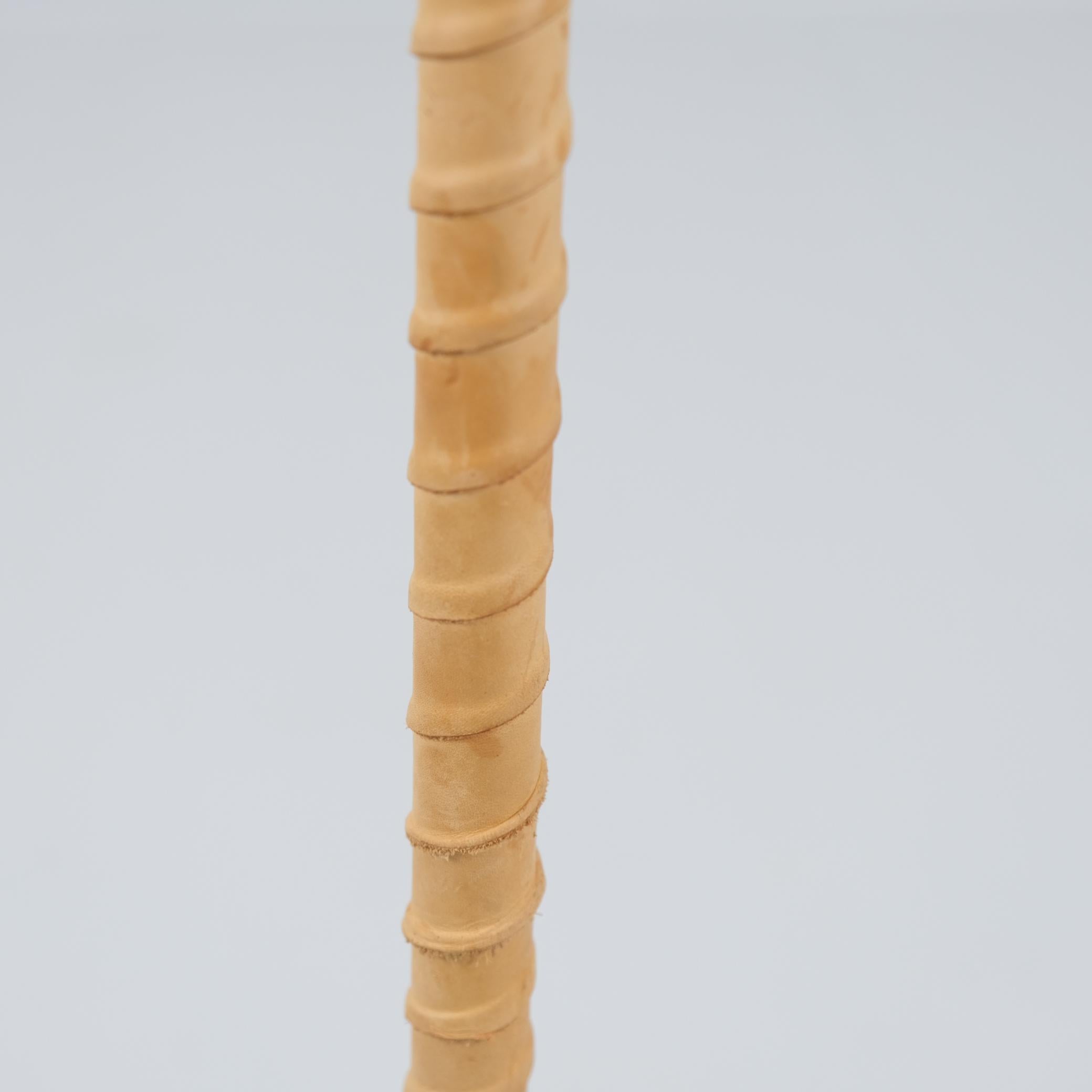 Lisa Johansson-Papé Version rare du lampadaire Ihanne, rouge et laiton, Orno 1950s en vente 2